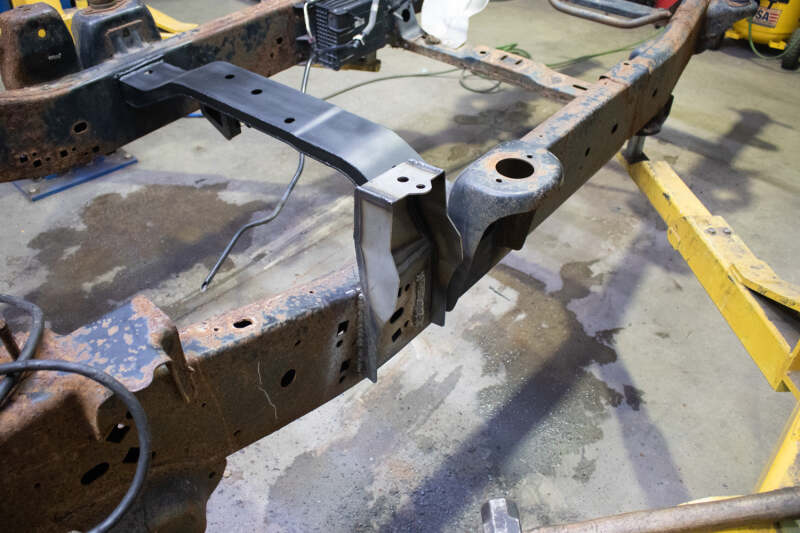 RustBuster RB7034 Forward Bed Mount