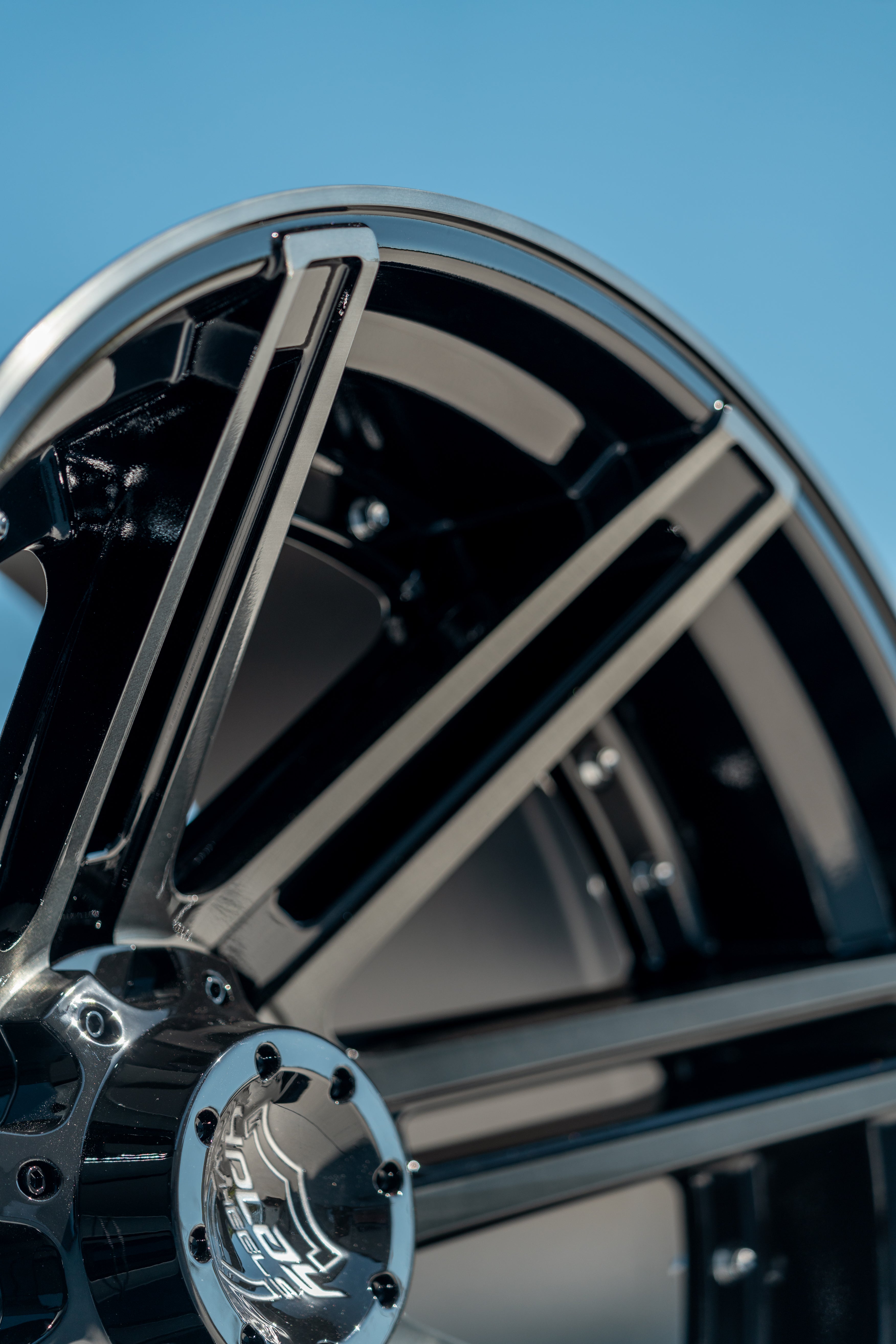 4PLAY 4P08-20100-6D55-18BBT Gen2 20x10 6x135mm & 6x5.5" -18et in Brushed Black