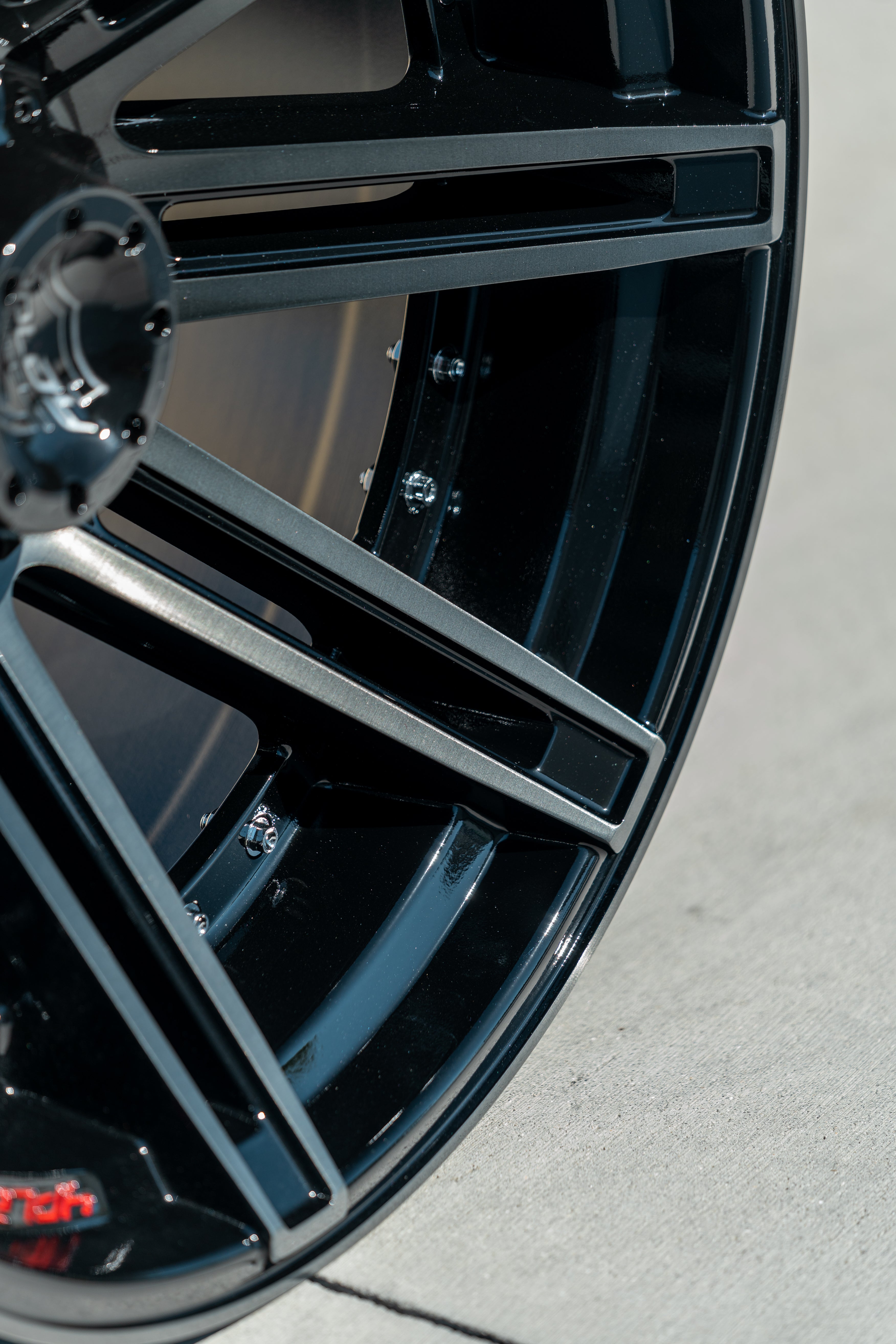 4PLAY 4P08-20100-6D55-18BBT Gen2 20x10 6x135mm & 6x5.5" -18et in Brushed Black