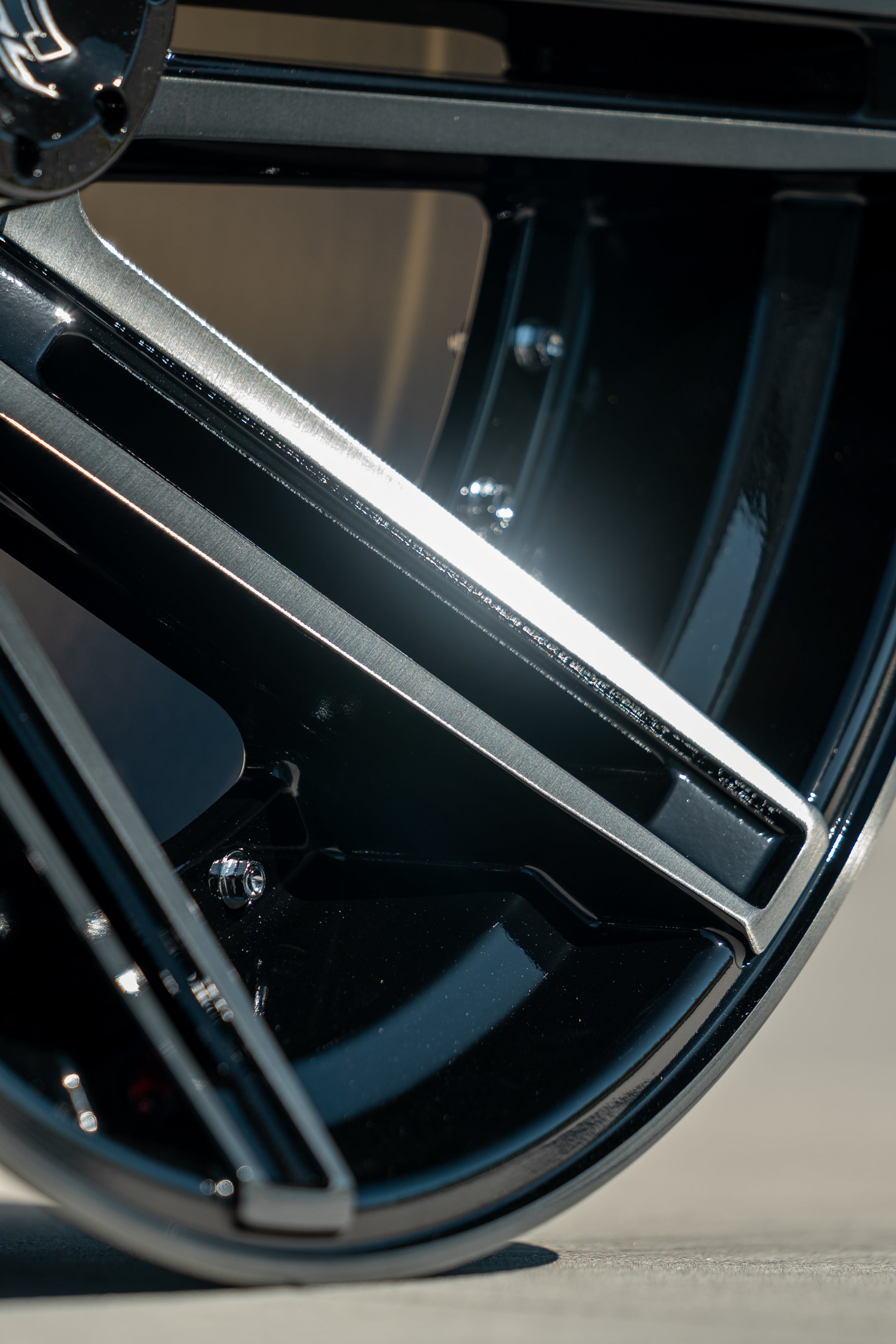 4PLAY 4P08-22100-8650-24BBT Gen2 22x10 8x6.5" -24et in Brushed Black
