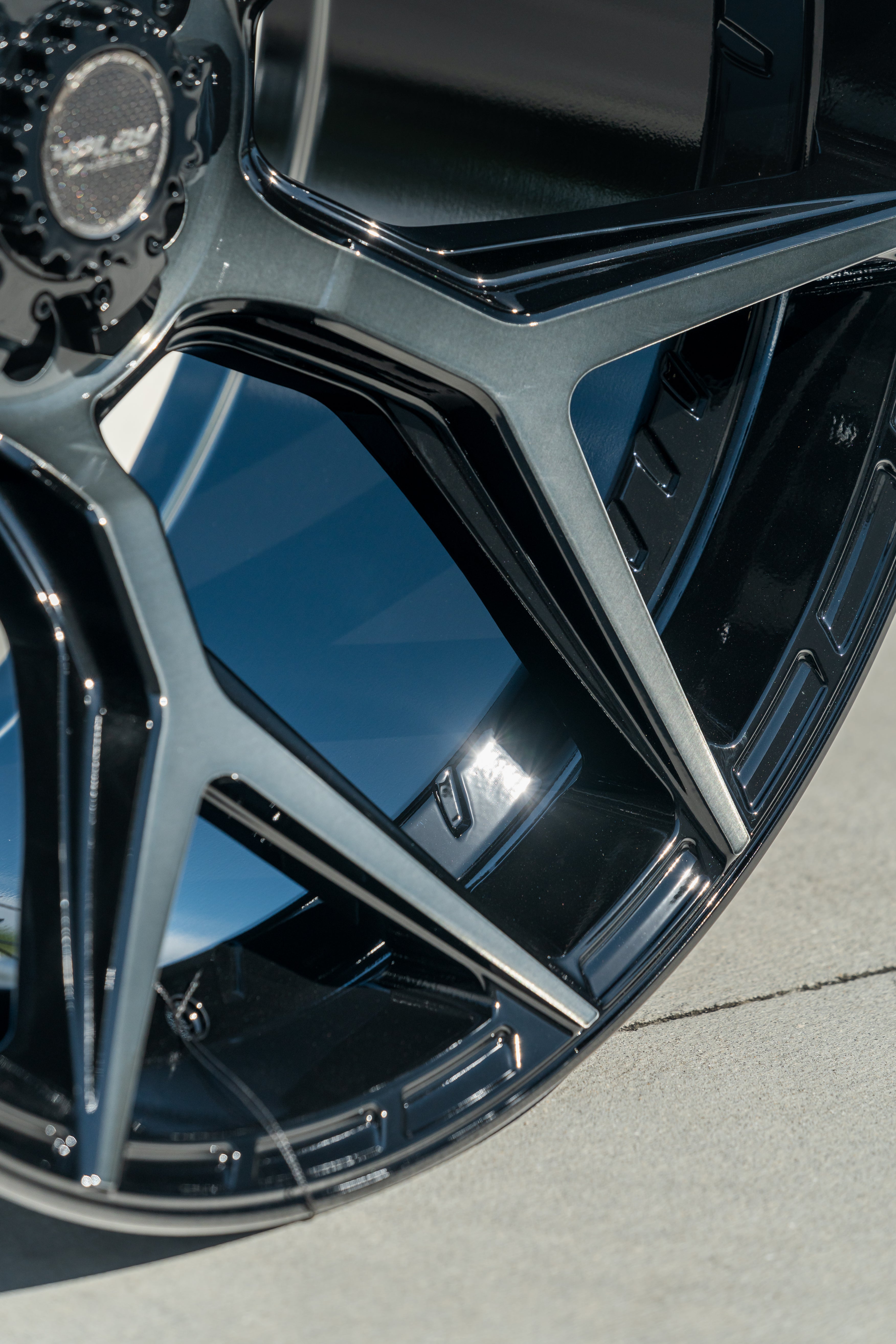 4PLAY 4P06-22120-5D55-44BBT Gen3 22x12 5x5" & 5x5.5" -44et in Brushed Black