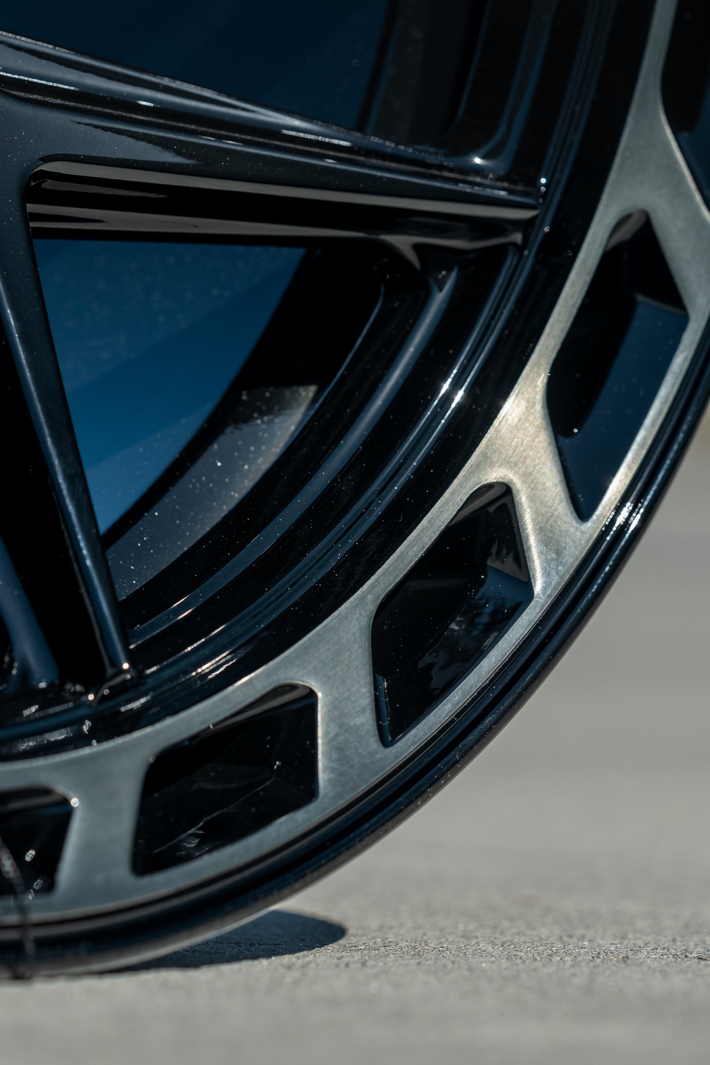 4PLAY 4P55-24120-6D55-44BBT Gen3 24x12 6x135mm & 6x5.5" -44et in Brushed Black