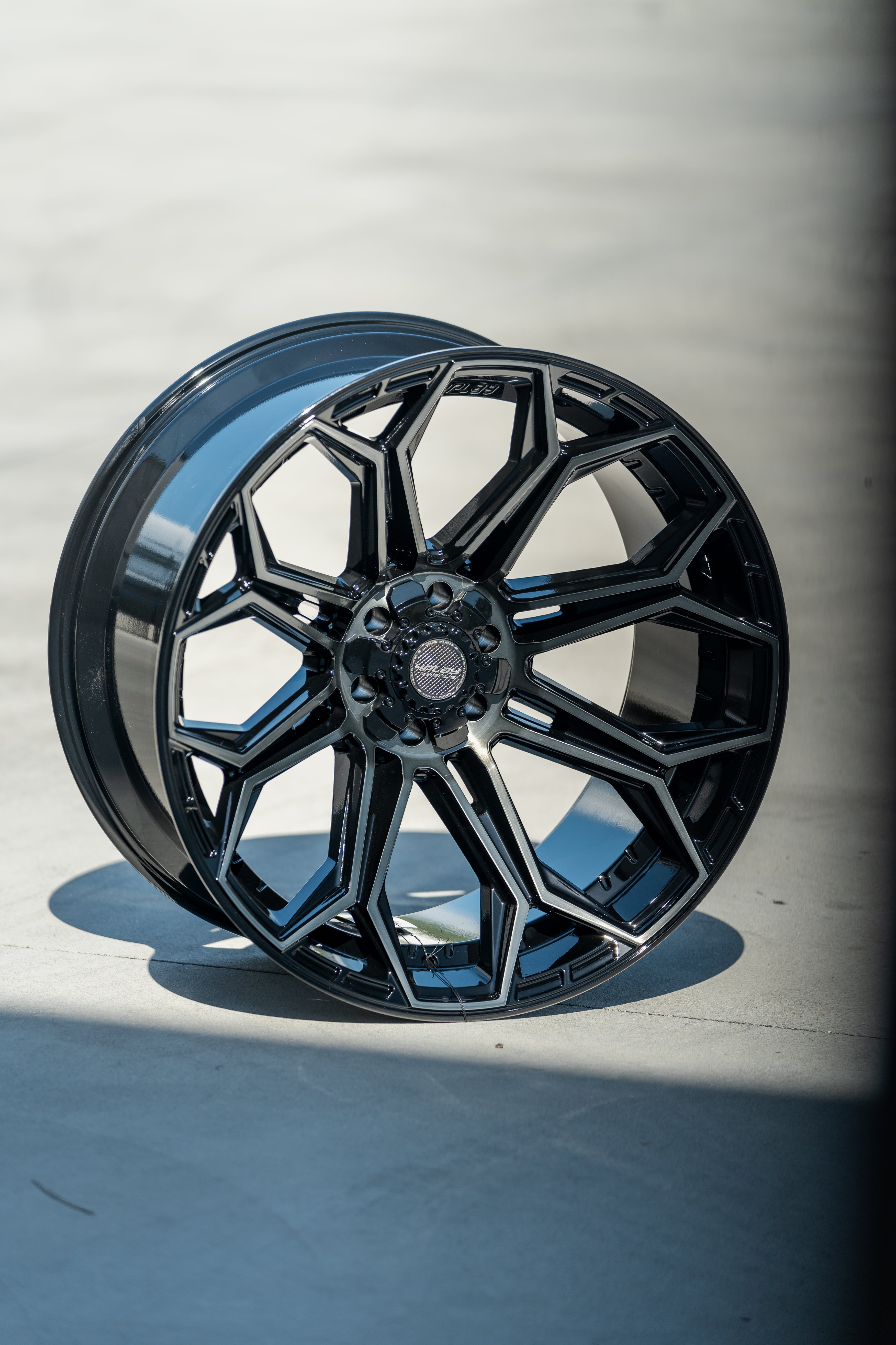 4PLAY 4P83-22090-6D55-12BBT Gen3 22x9 6x135mm & 6x5.5" +12et in Brushed Black