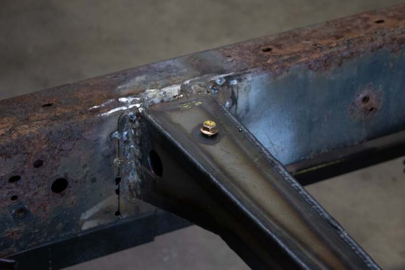 RustBuster RB7125 Center Crossmember