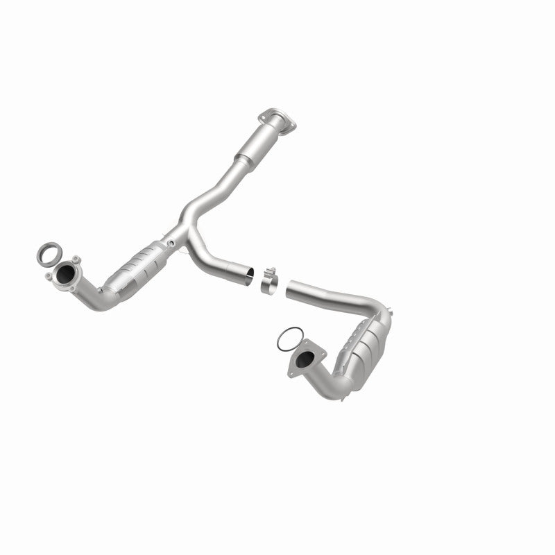 MagnaFlow 49886 Conv DF fits GMC 05-06 Envoy XL Denali