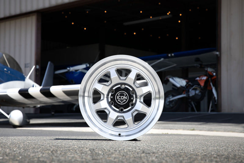 ICON 8117855557SM Nuevo 17x8.5 / 5x150 / 25mm Offset / 5.75in BS - Silver Machined Wheel