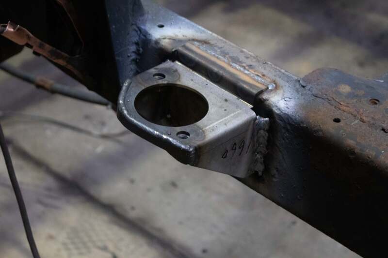 RustBuster RB7146R Rust Buster 88-95 fits Toyota Pickups Middle Body Mount- (Right)