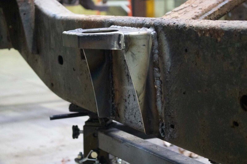 RustBuster RB7077 Center Cab Mount