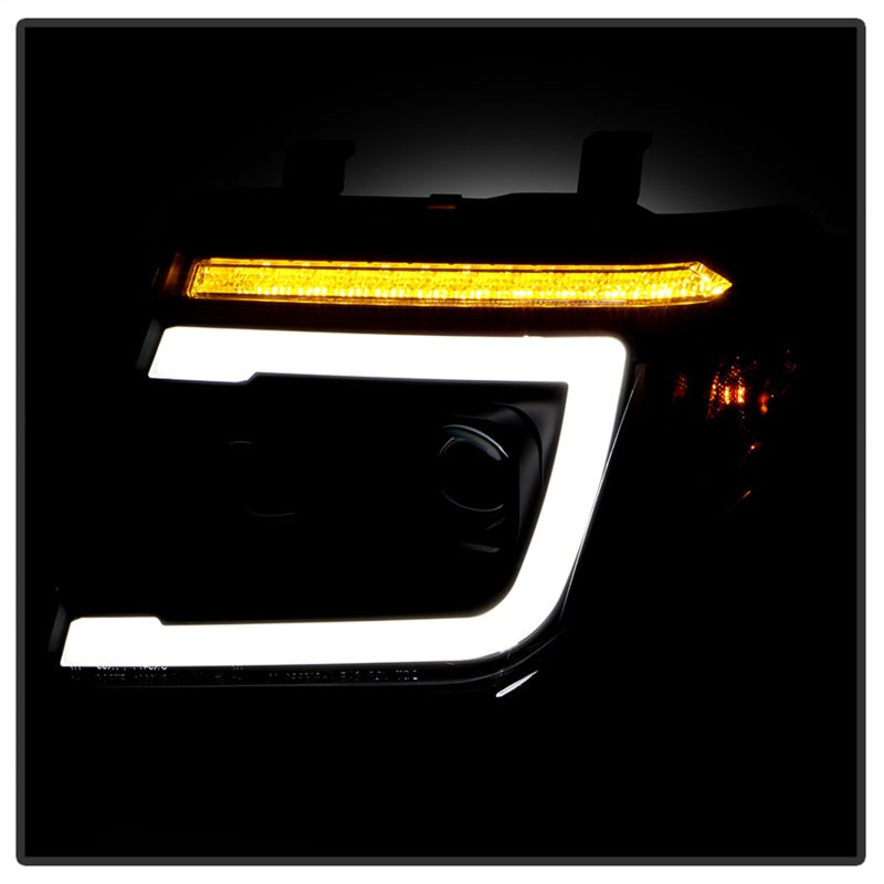 SPYDER 5089090 05-08 fits Nissan Frontier/05-07 Pathfinder Projector Headlights - BLK (PRO-YD-NF05V2SI-SEQGR-BK)