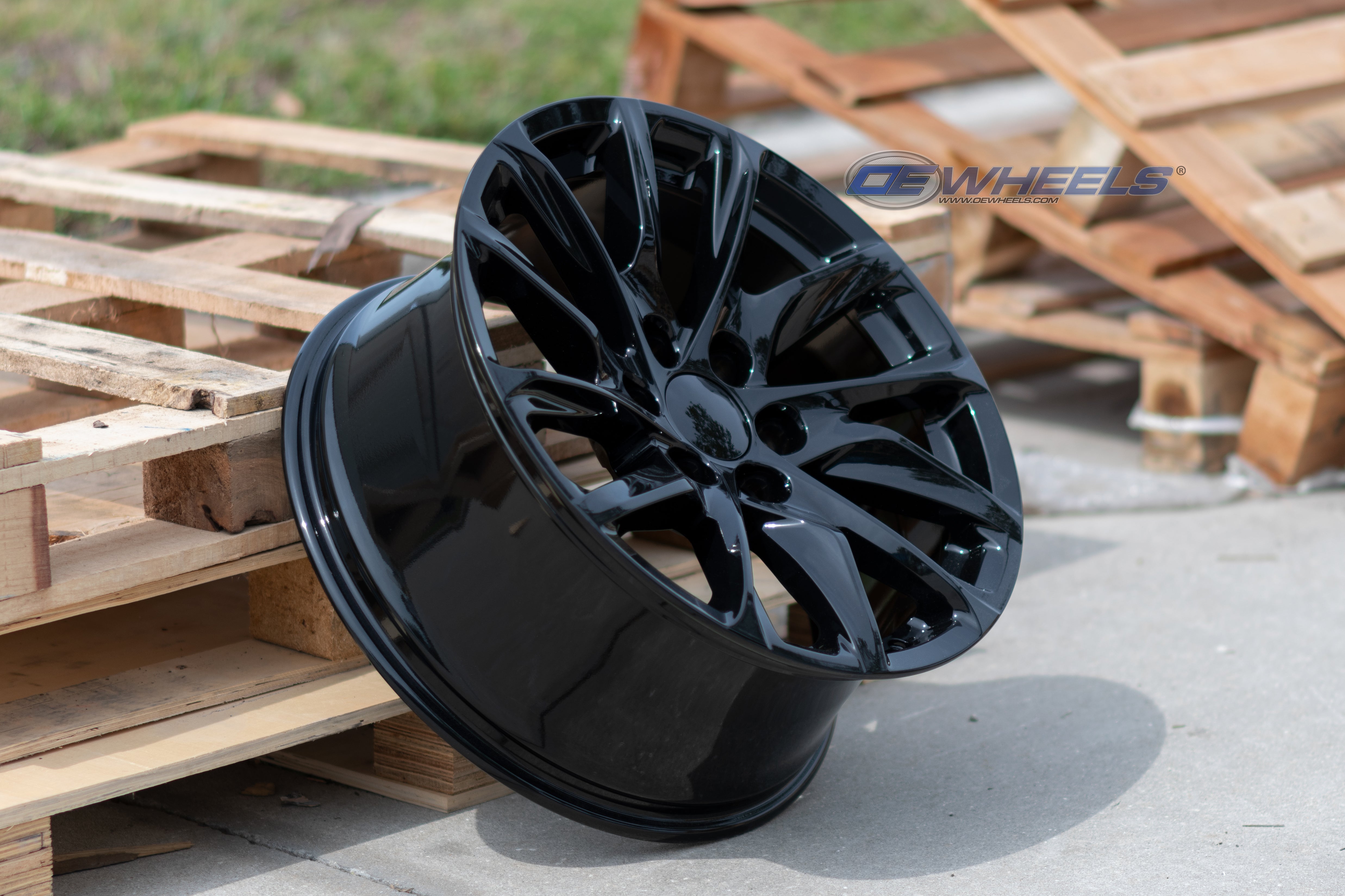 OE Wheels CA90-20090-6550-28B 20" Replica fits Cadillac Escalade Gloss Black