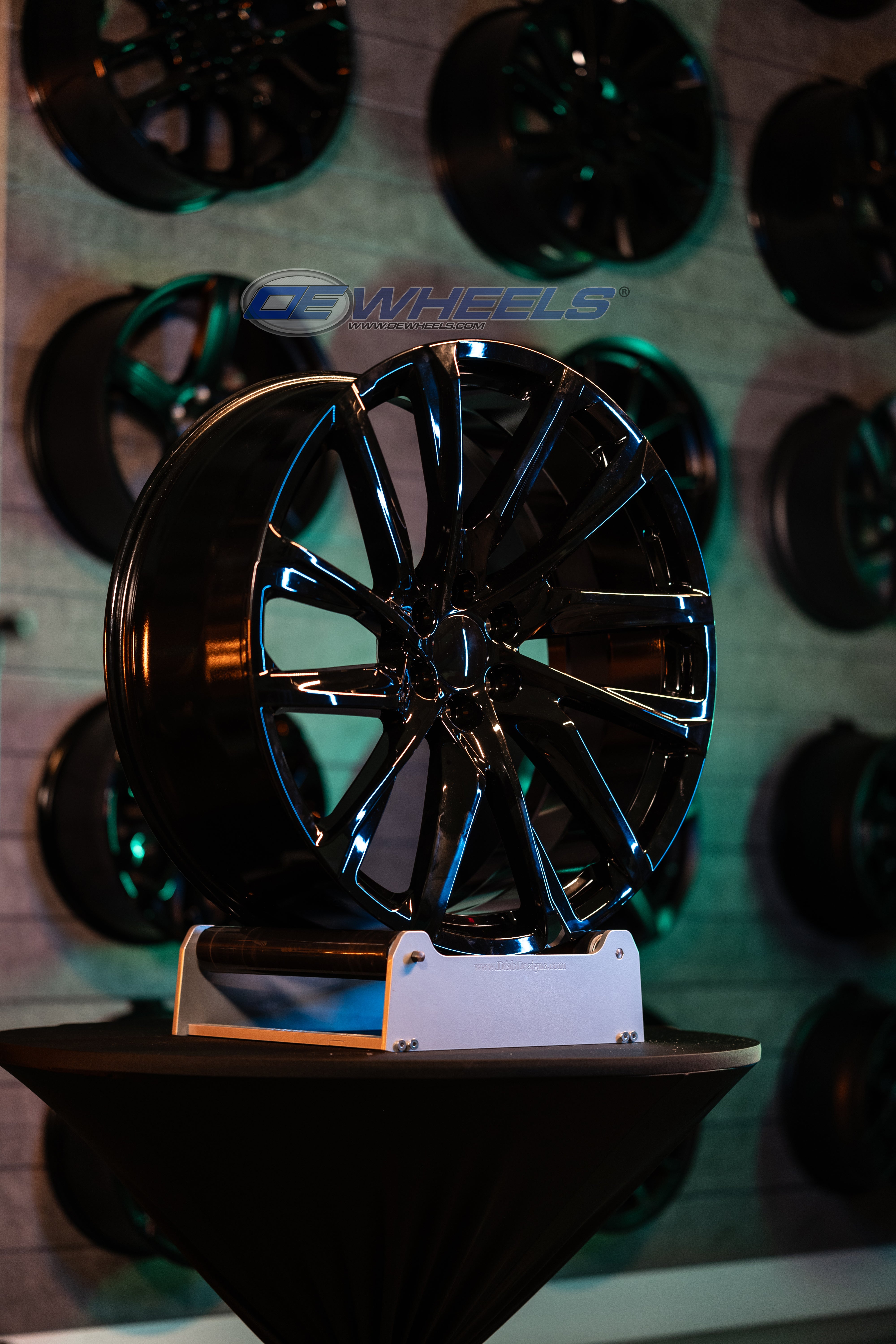 OE Wheels CA90-20090-6550-28B 20" Replica fits Cadillac Escalade Gloss Black