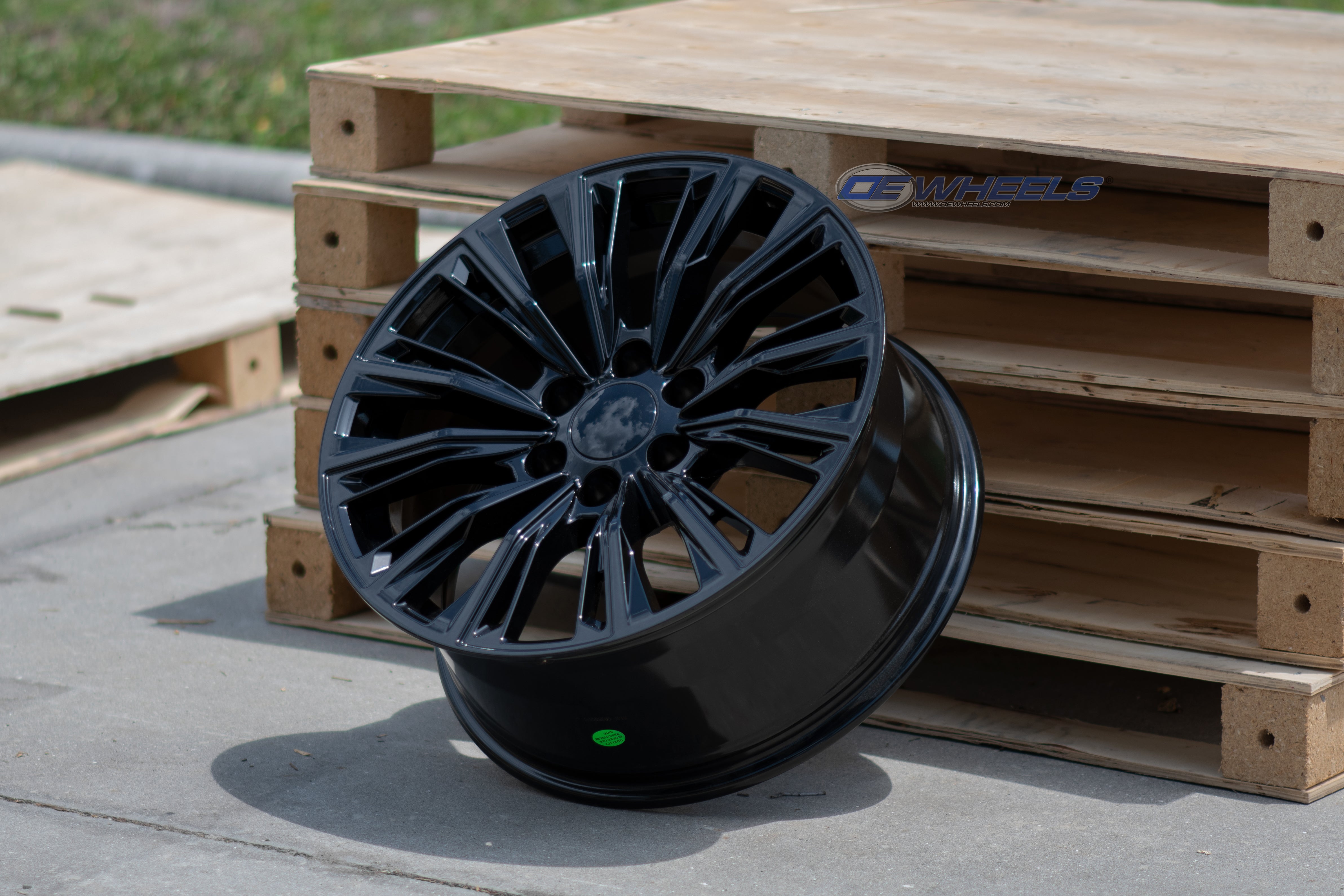 OE Wheels CA93-20090-6550-28B 20" Replica fits Cadillac Escalade - Gloss Black