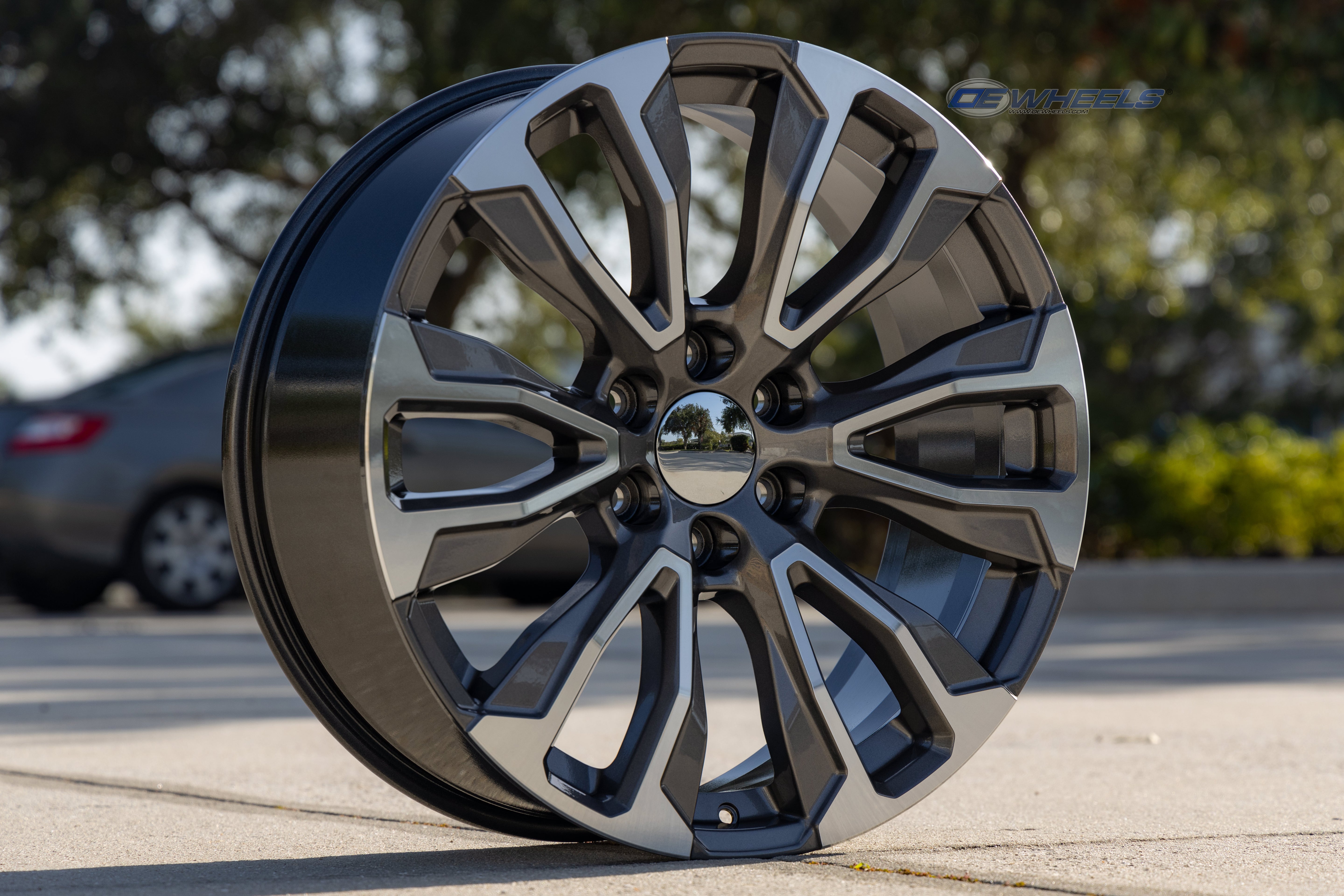 OE Wheels CV30-22090-6550-28MG 22" Replica fits GMC Yukon 1500 Gunmetal Machined
