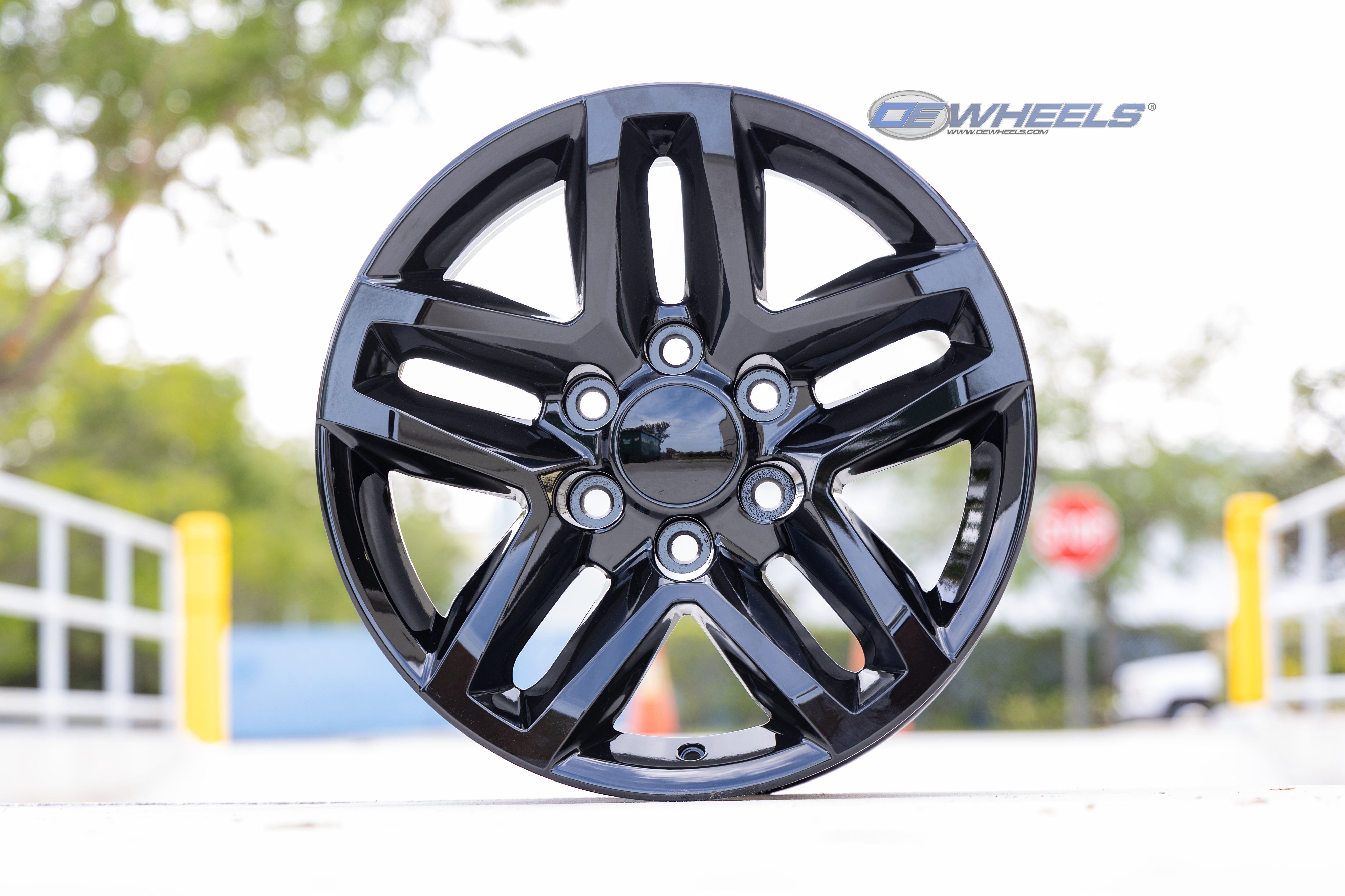 OE Wheels CV34B-18085-6550-26B 18" Replica CV34B fits Chevrolet Silverado Black