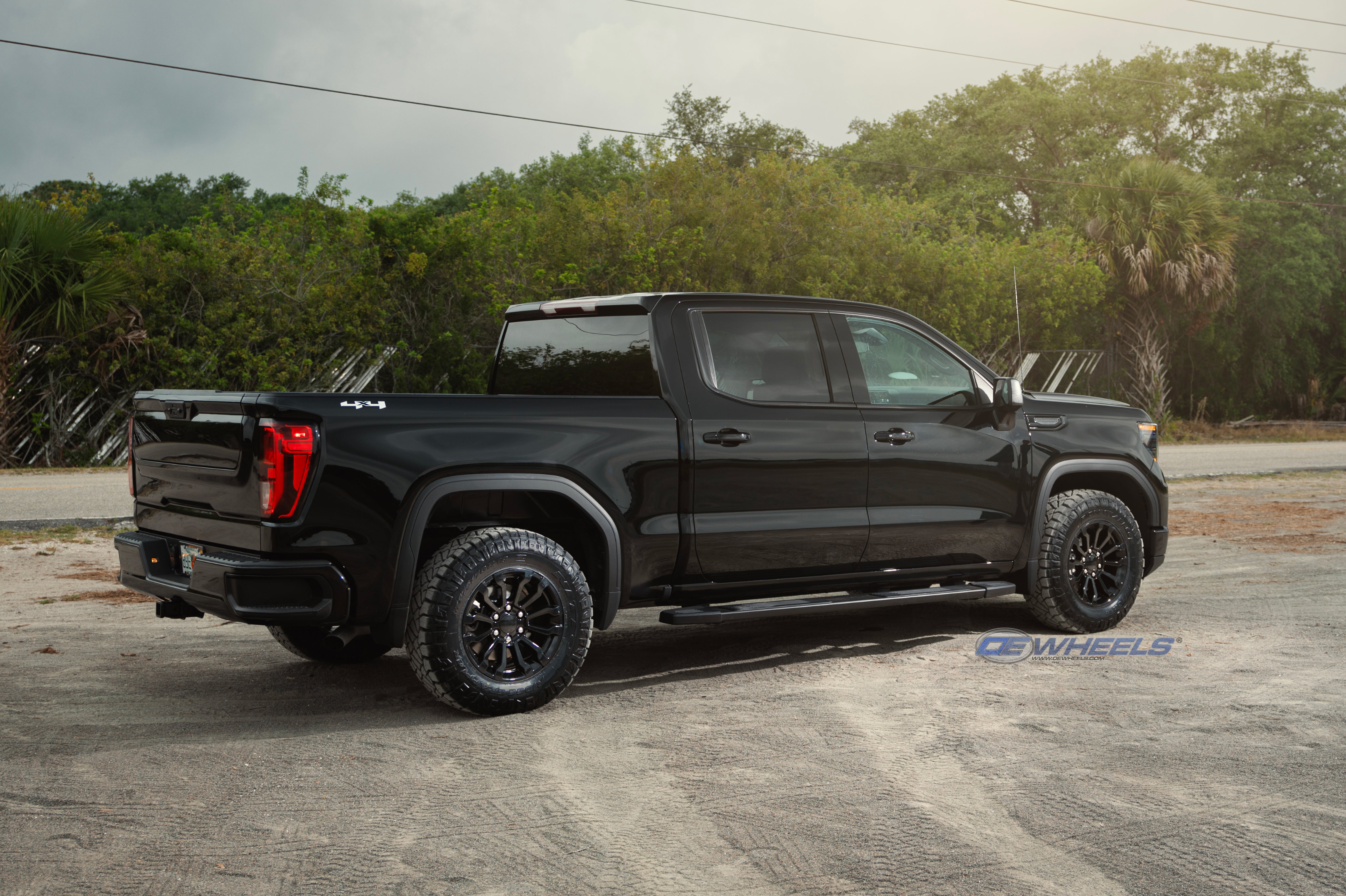 OE Wheels CV35-18085-6550-26B 18" Replica CV35 fits GMC Sierra 18x8.5 Black