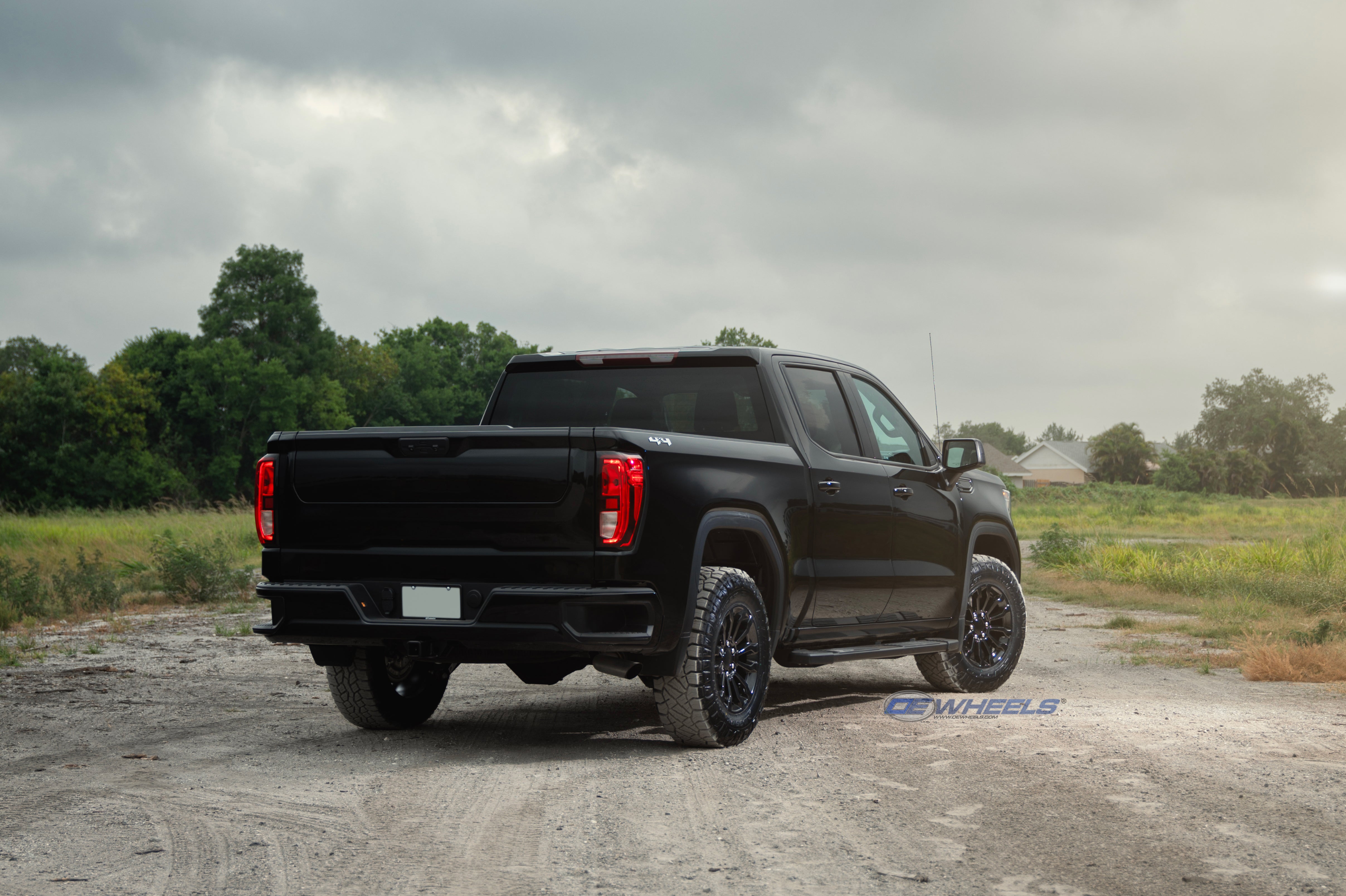 OE Wheels CV35-18085-6550-26B 18" Replica CV35 fits GMC Sierra 18x8.5 Black