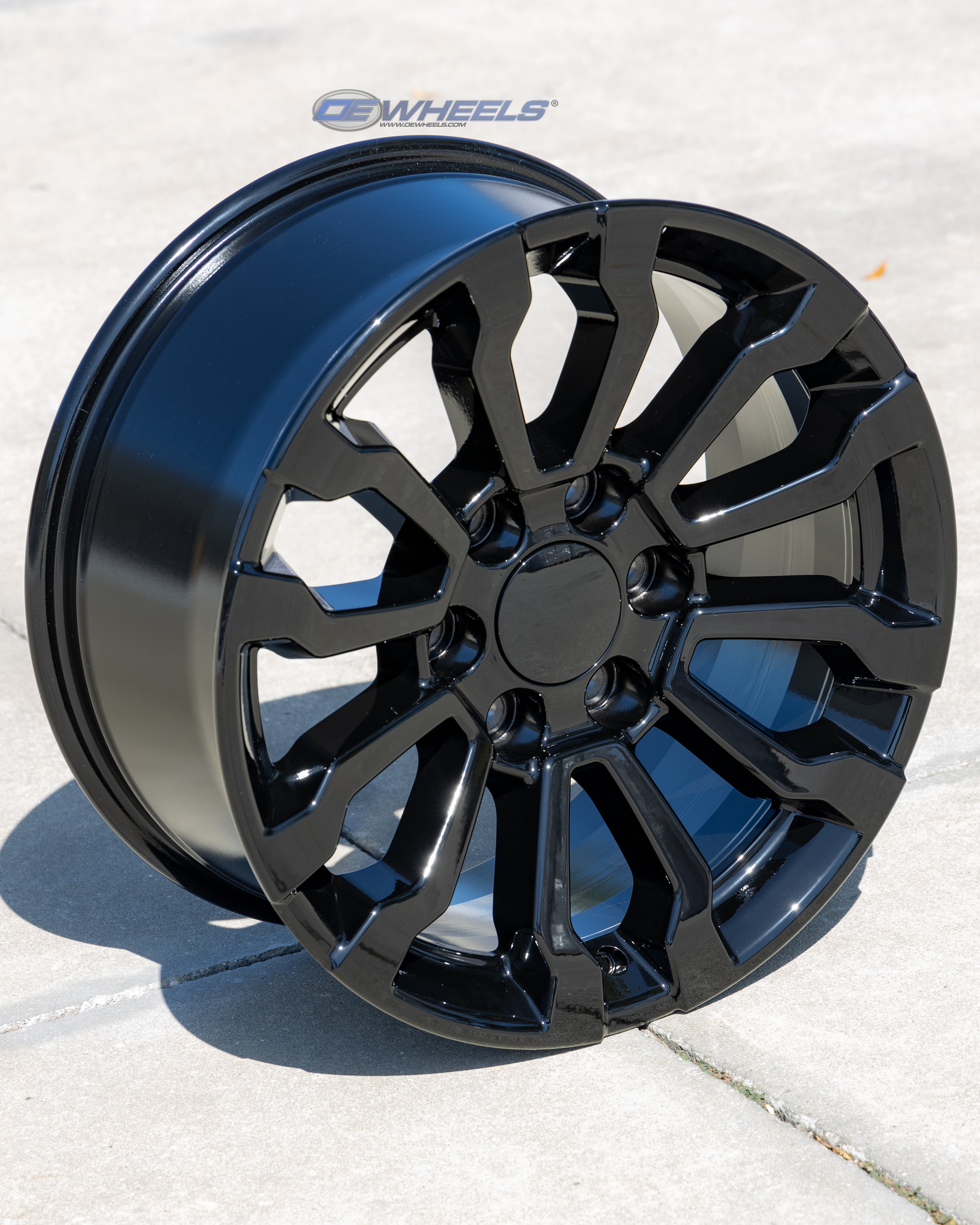 OE Wheels CV35-18085-6550-26B 18" Replica CV35 fits GMC Sierra 18x8.5 Black