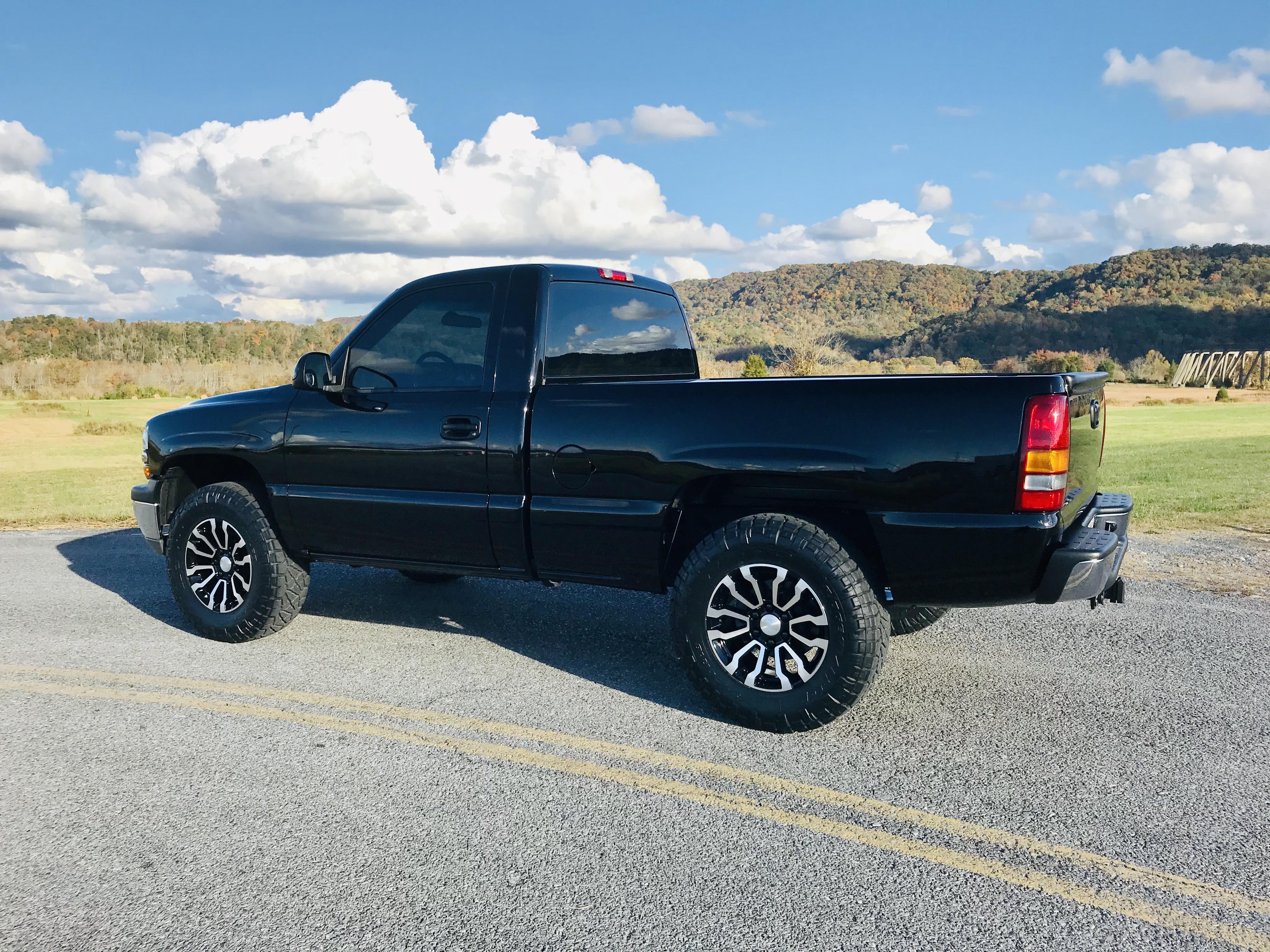 OE Wheels CV35-18085-6550-26MB 18" Replica fits GMC Sierra 18x8.5 Black Machined
