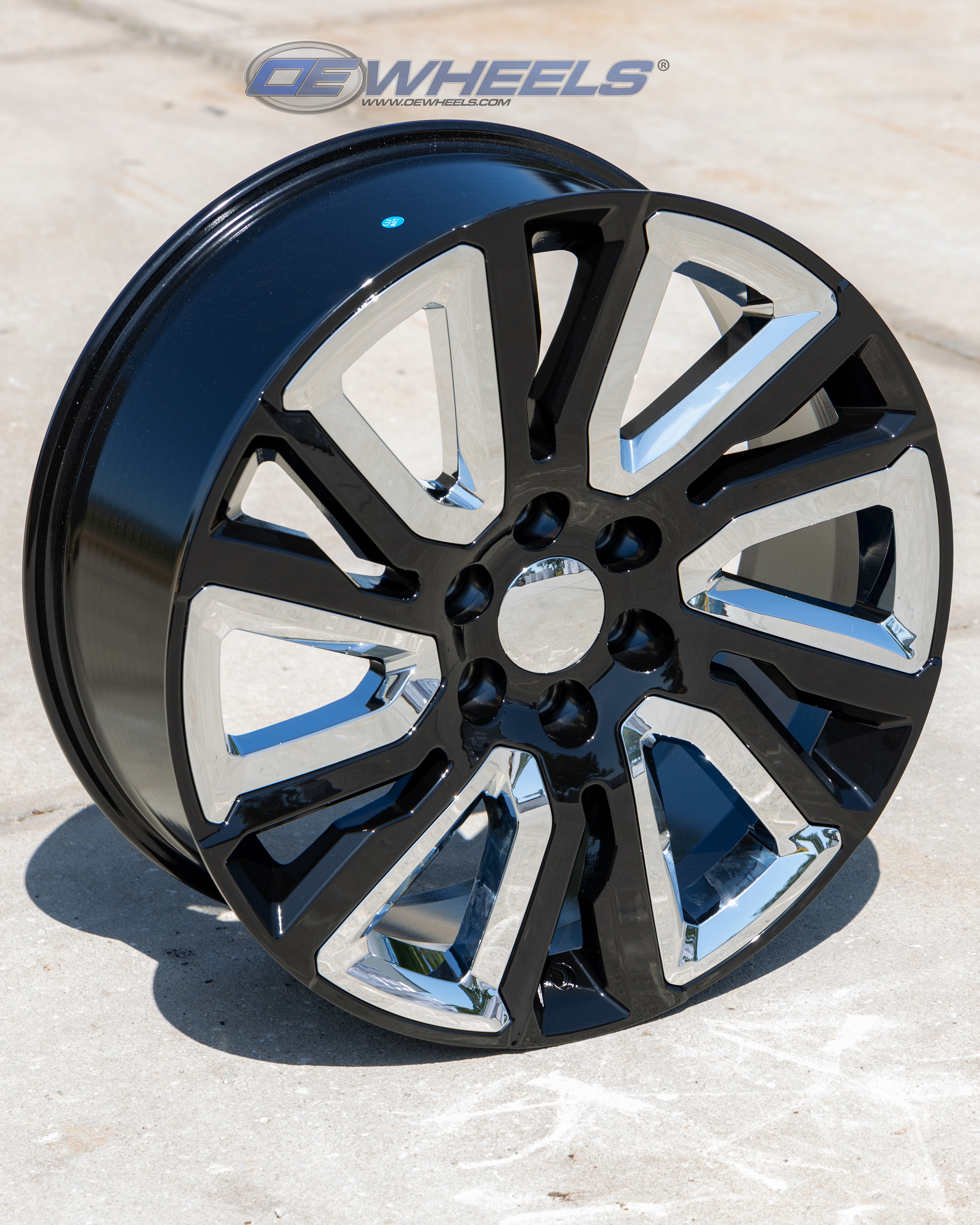 OE Wheels CV39-22090-6550-28B-ic 22" Replica fits GMC Sierra Black and Chrome
