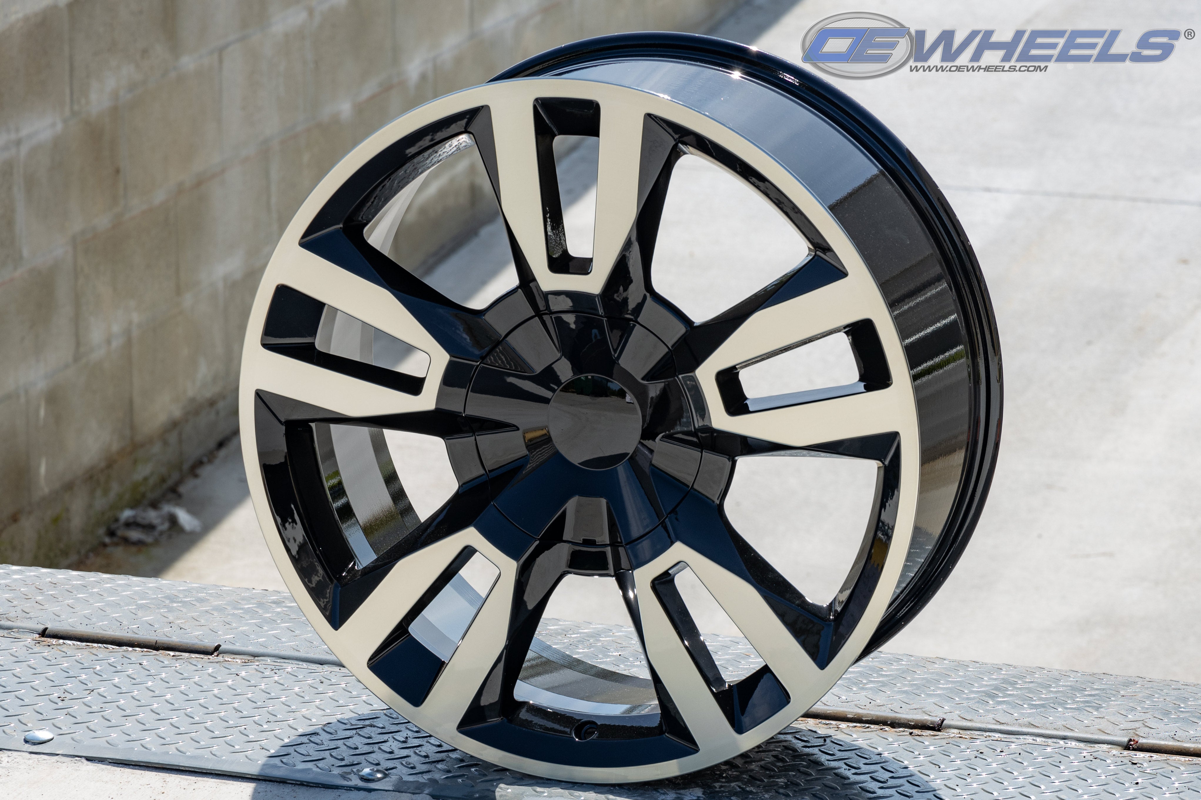 OE Wheels CV40-22090-6550-24MB 22" Replica fits Chevrolet Tahoe Black Mach'd