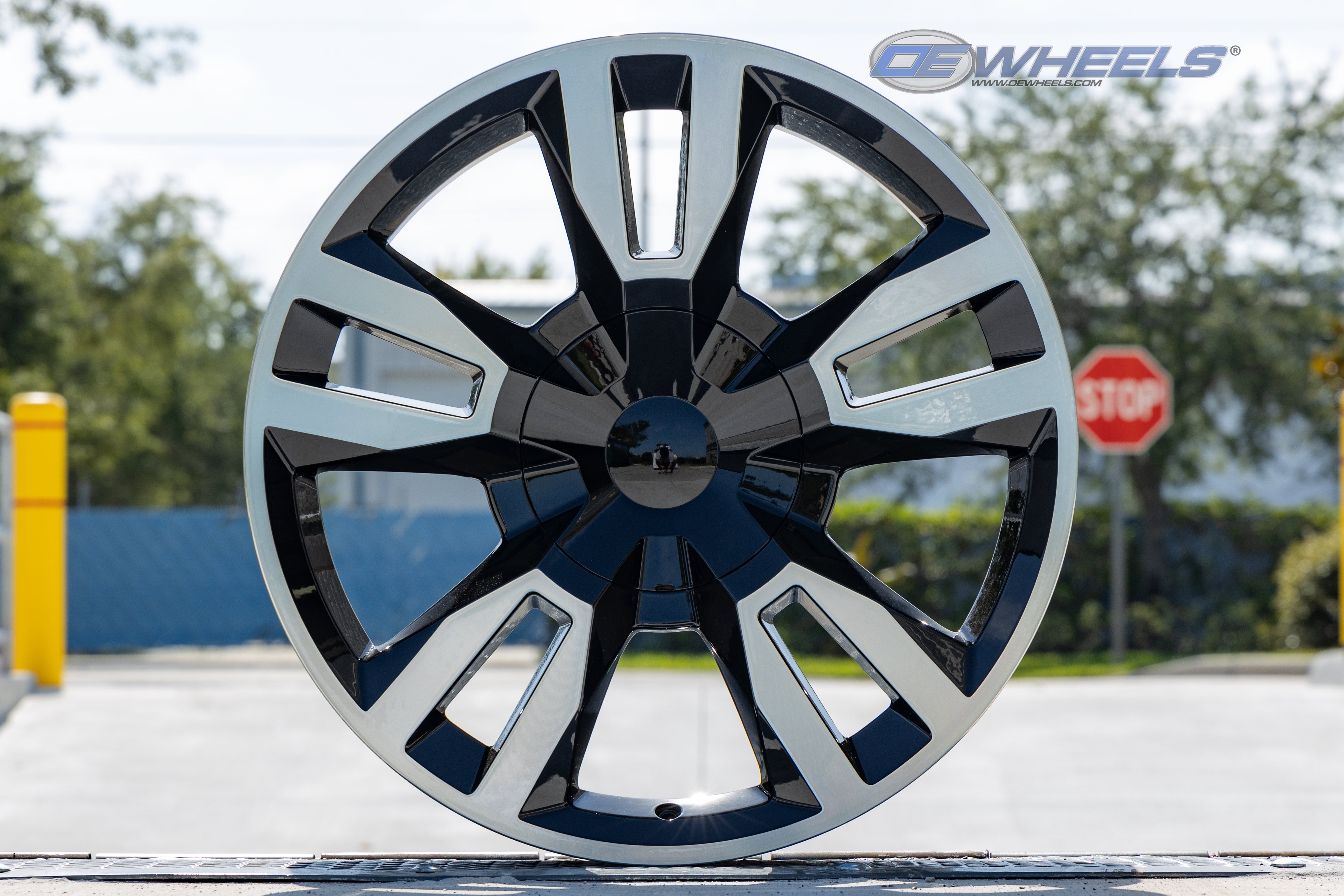 OE Wheels CV40-22090-6550-24MB 22" Replica fits Chevrolet Tahoe Black Mach'd