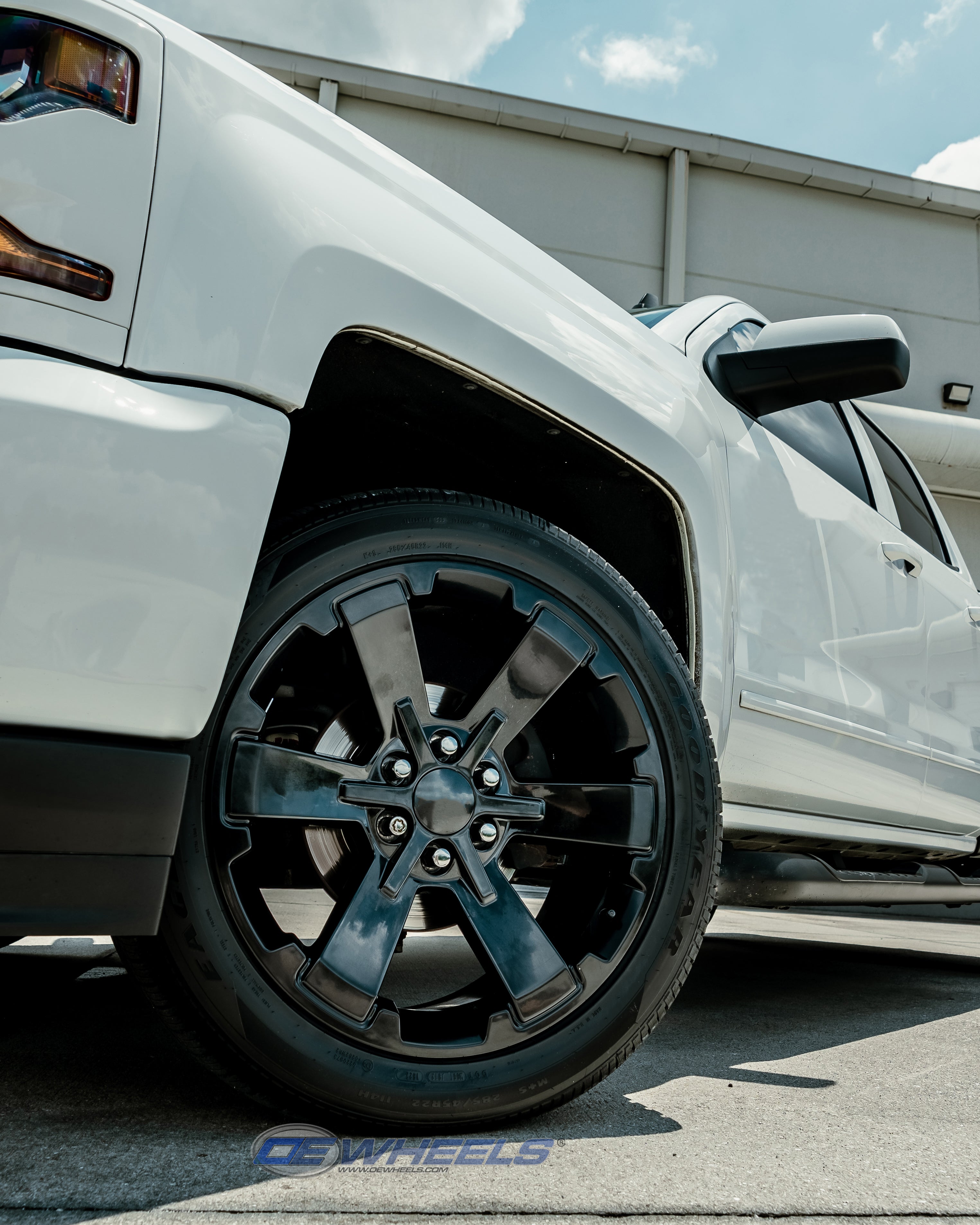 OE Wheels CV41B-22090-6550-24B 22" Replica fits Chevy Silverado Rally Gloss Blk