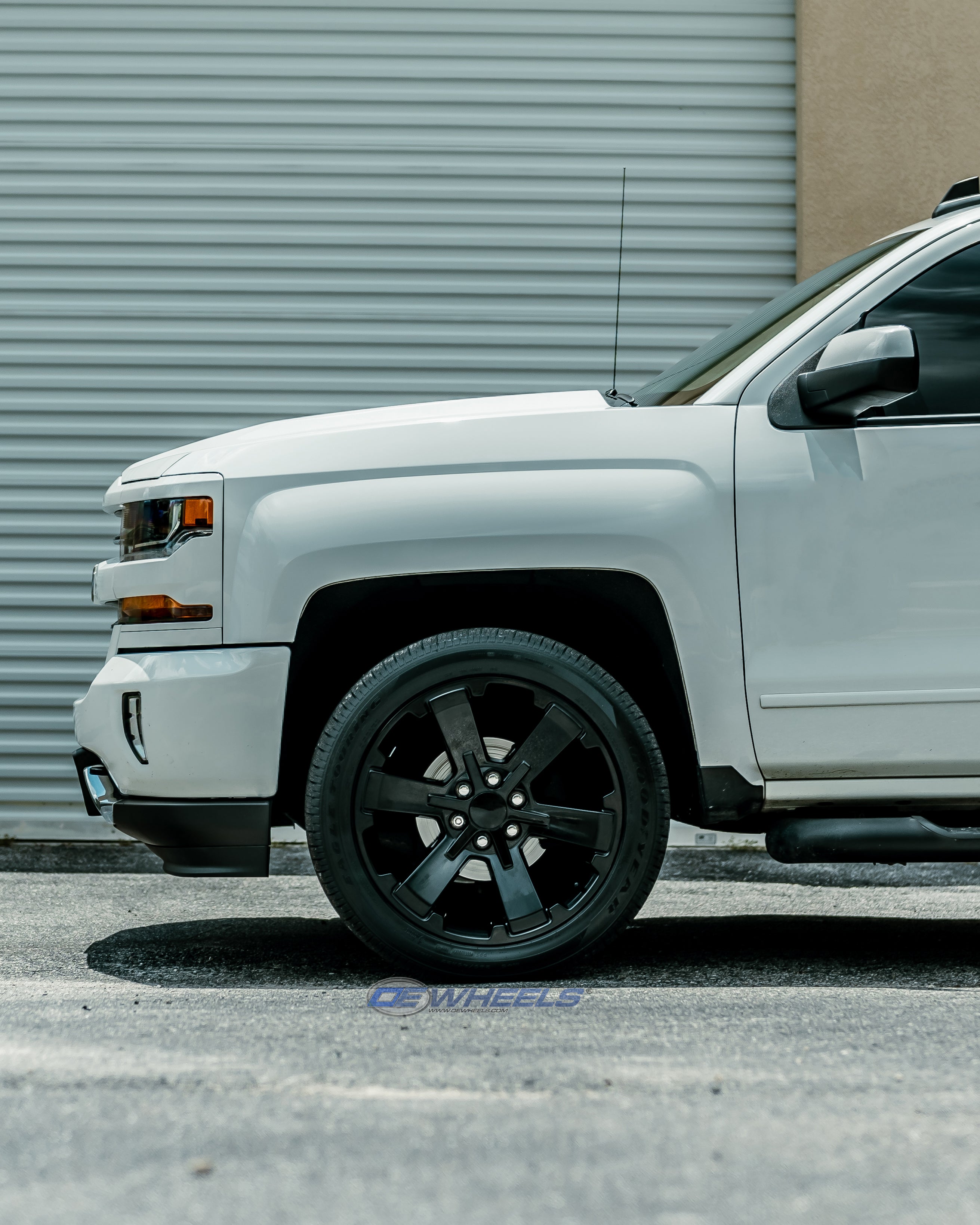 OE Wheels CV41B-22090-6550-24B 22" Replica fits Chevy Silverado Rally Gloss Blk