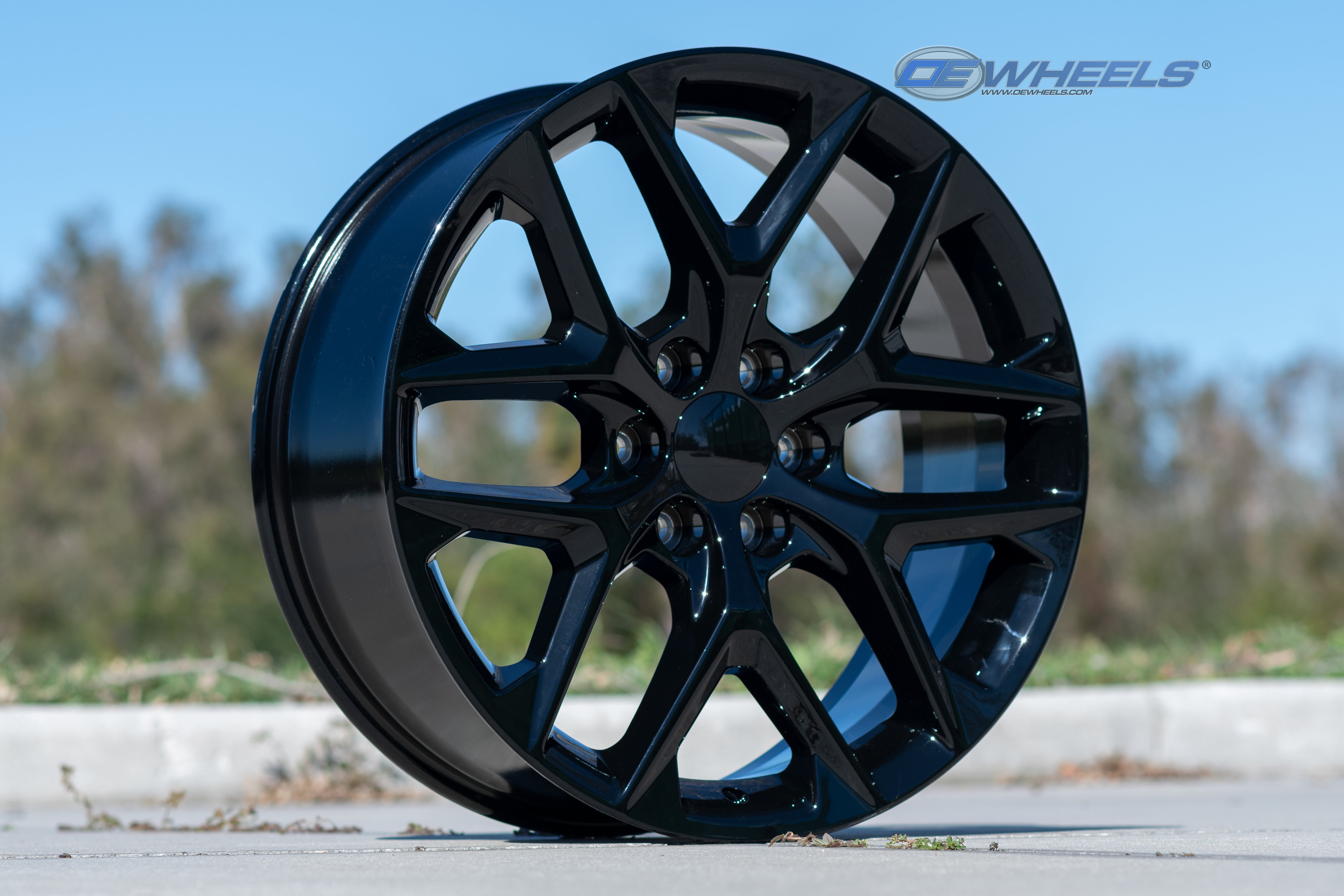 OE Wheels CV62-22090-6550-28B 22" Replica fits Chevrolet Silverado Gloss Black