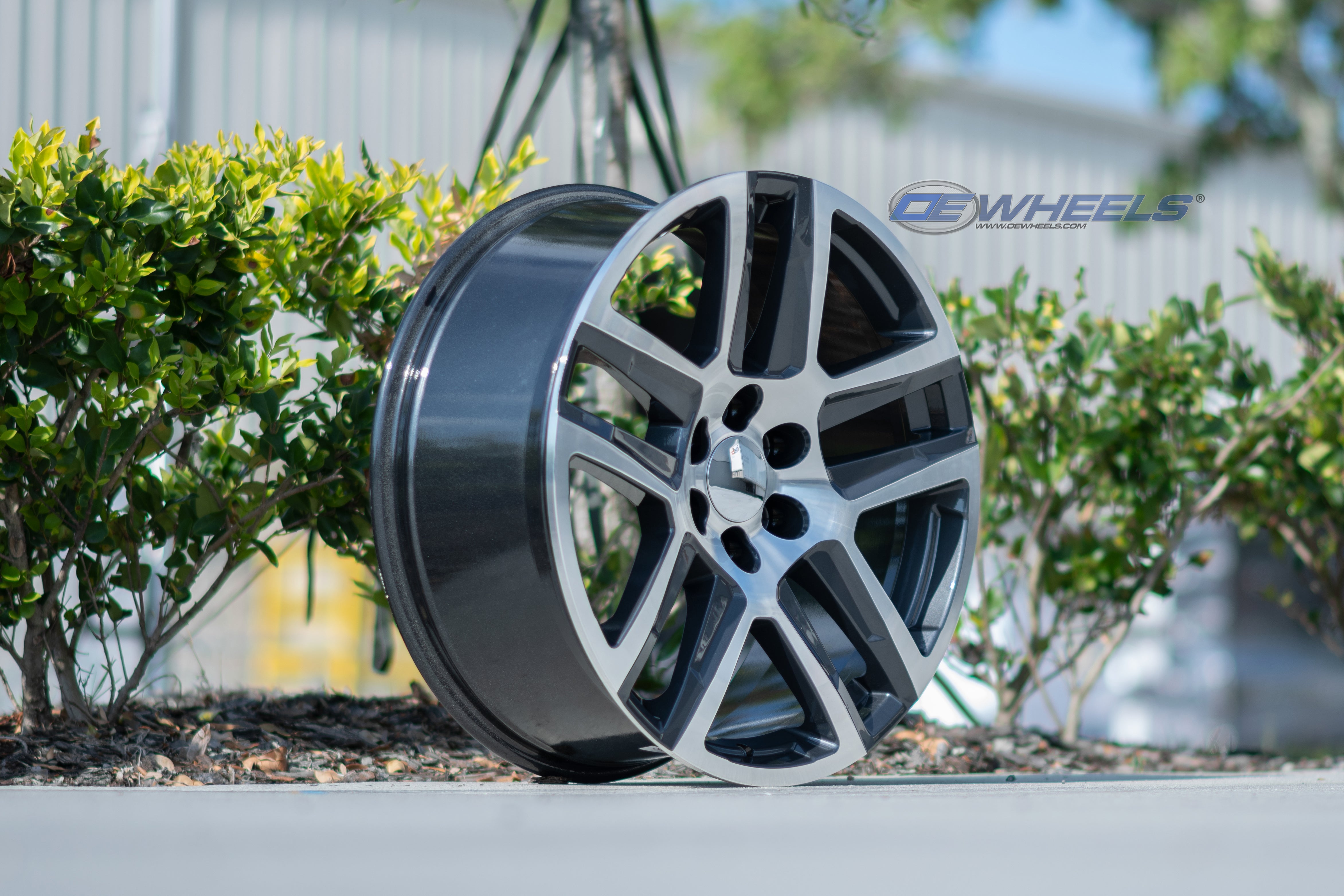OE Wheels CV63-20090-6550-28MG 20" Replica fits Chevy Silverado 1500 Gunmetal