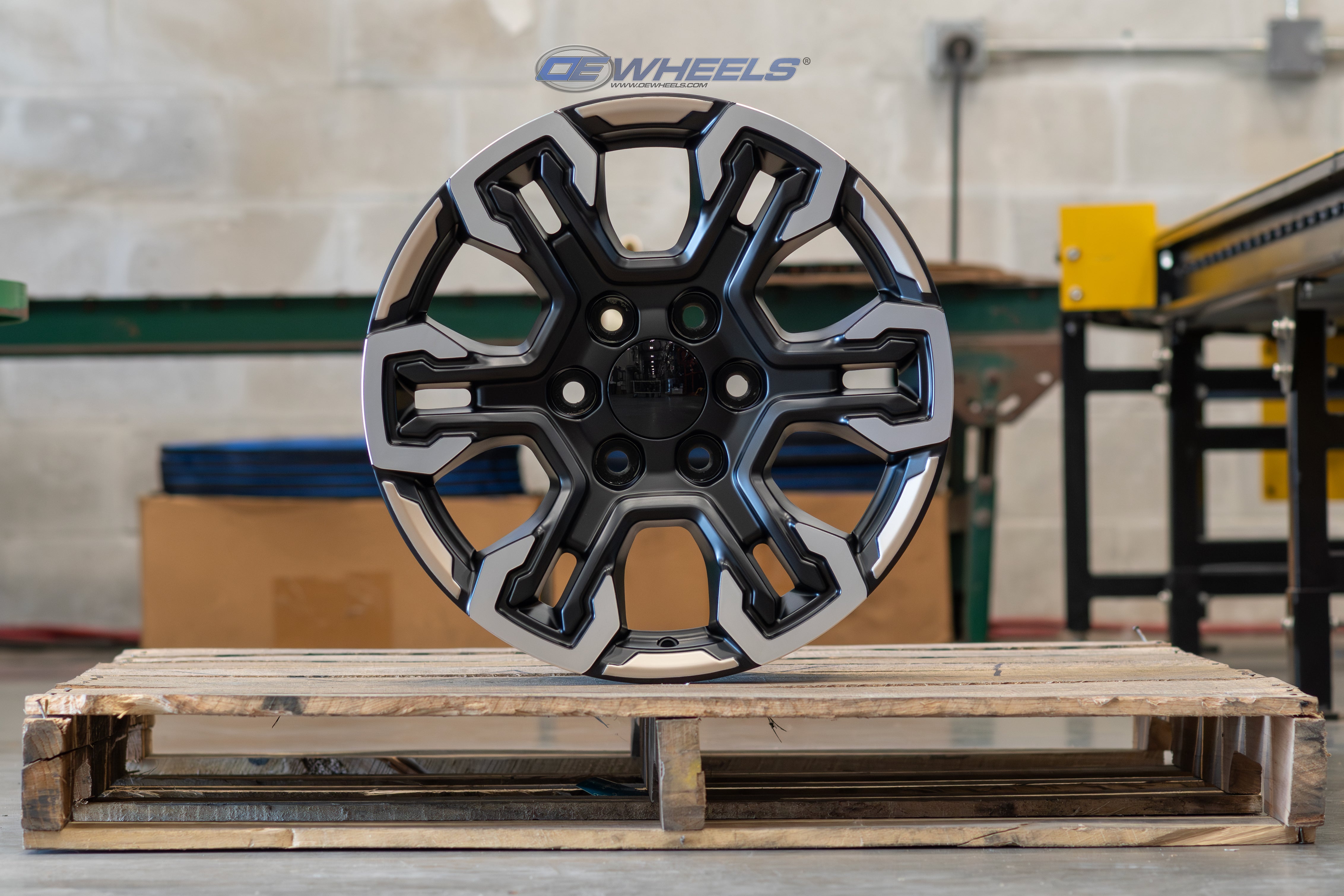 OE Wheels CV65-18085-6550-26MB12 18" Replica fits Chevrolet Silverado Black
