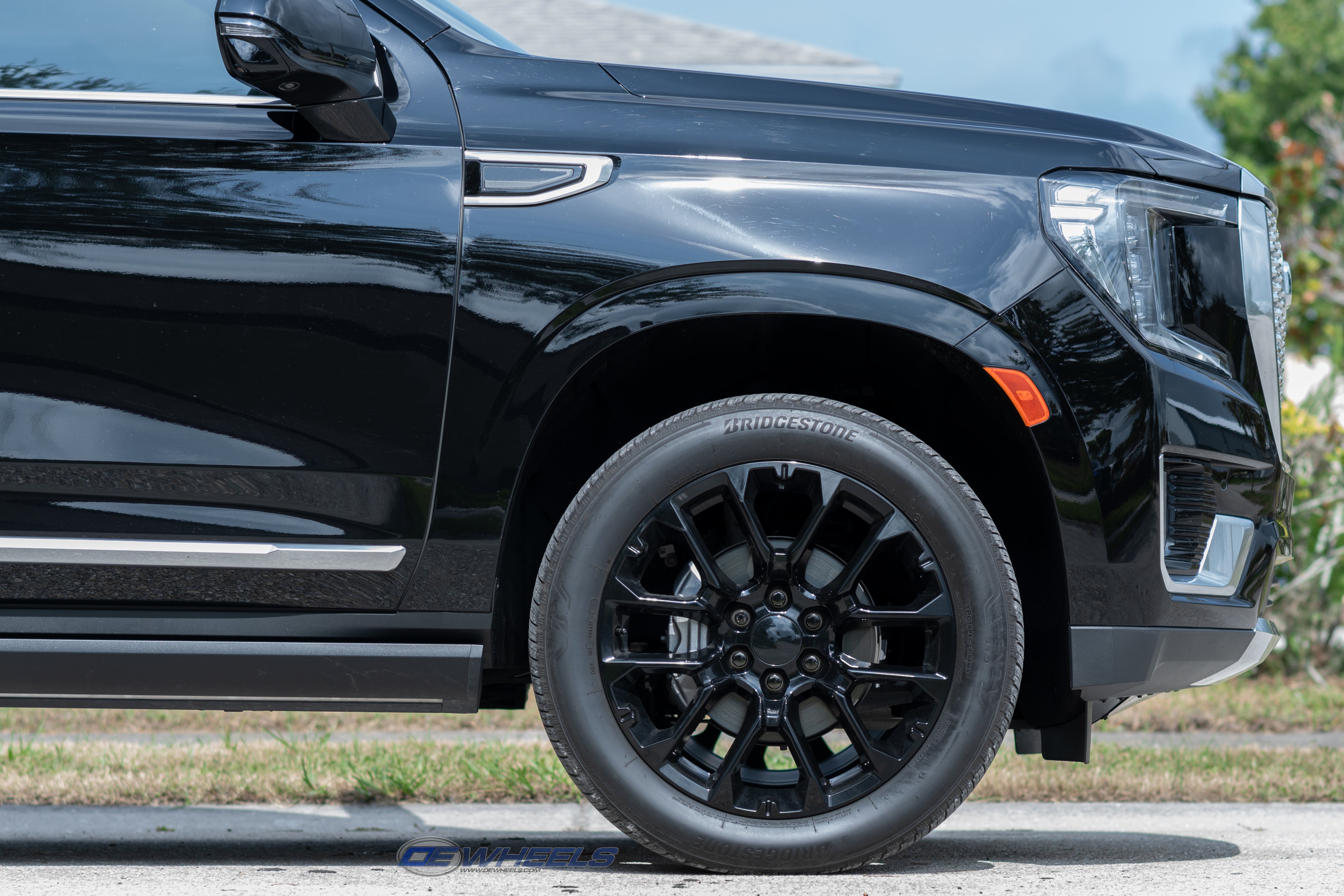 OE Wheels CV67-22090-6550-28B 22" Replica fits Chevrolet Suburban 1500 Black