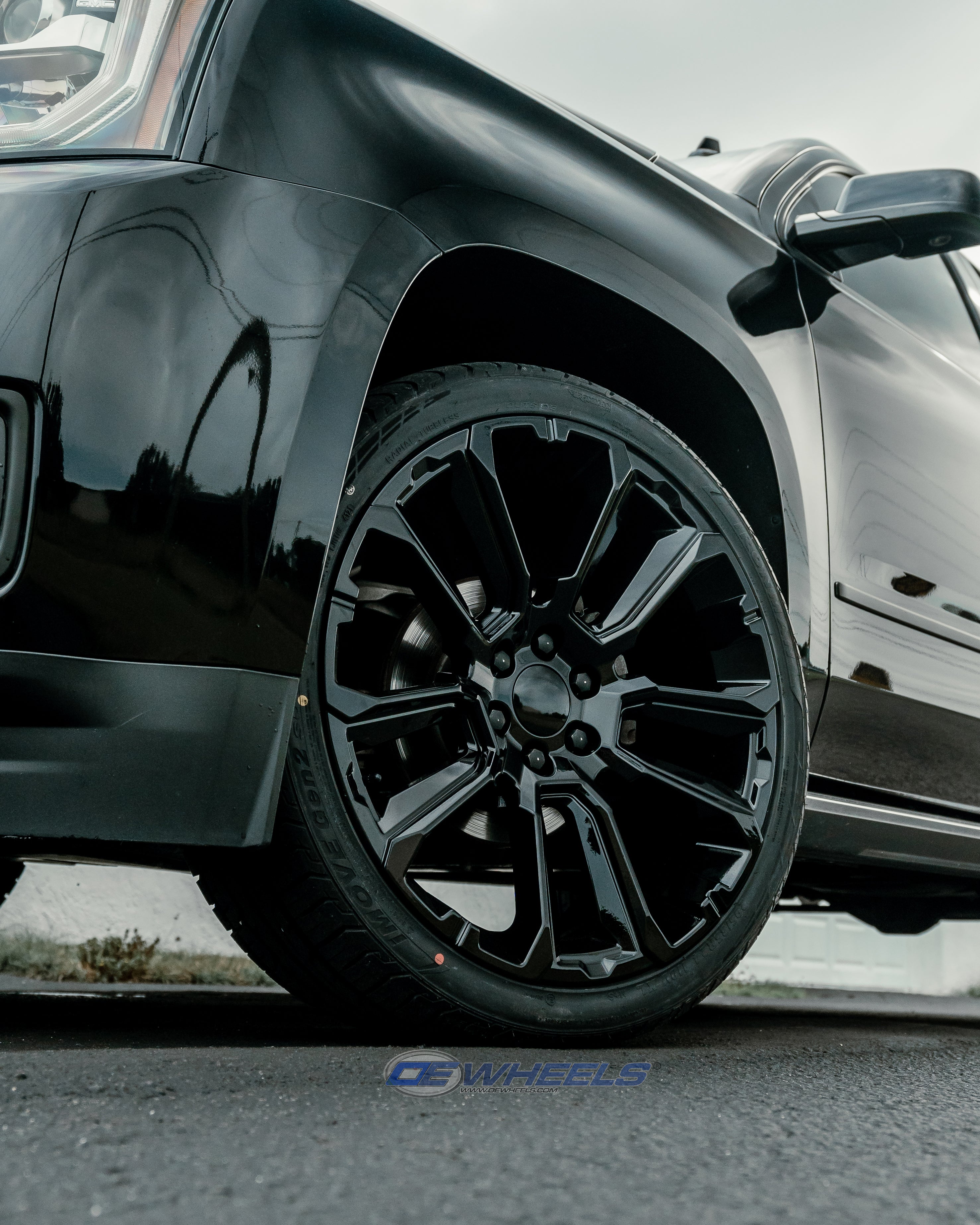 OE Wheels CV68-22090-6550-28B 22" Replica fits Chevrolet Suburban 1500 Black