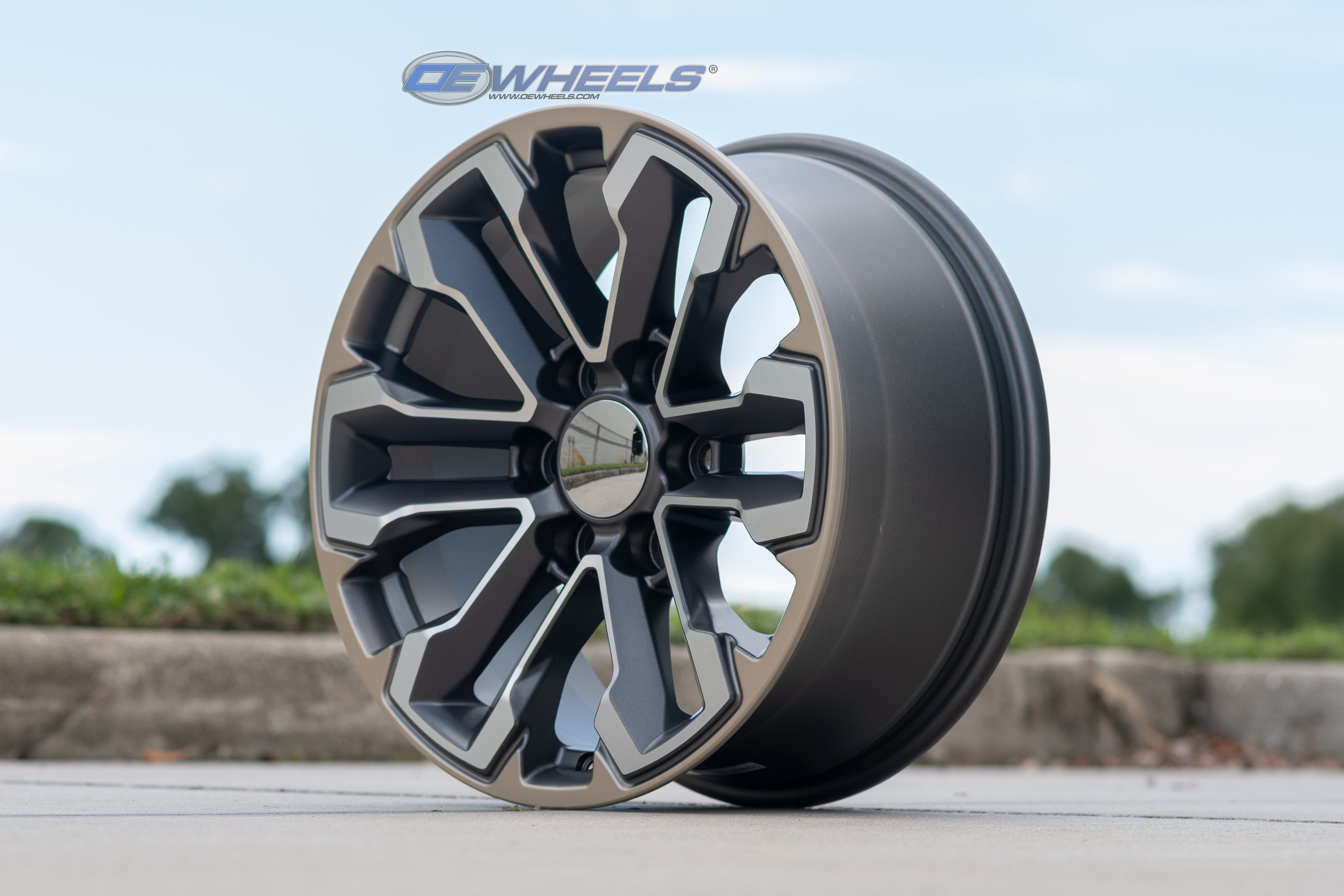 OE Wheels CV69-18085-6550-26MG1 18" Replica fits Chevrolet Silverado Gunmetal