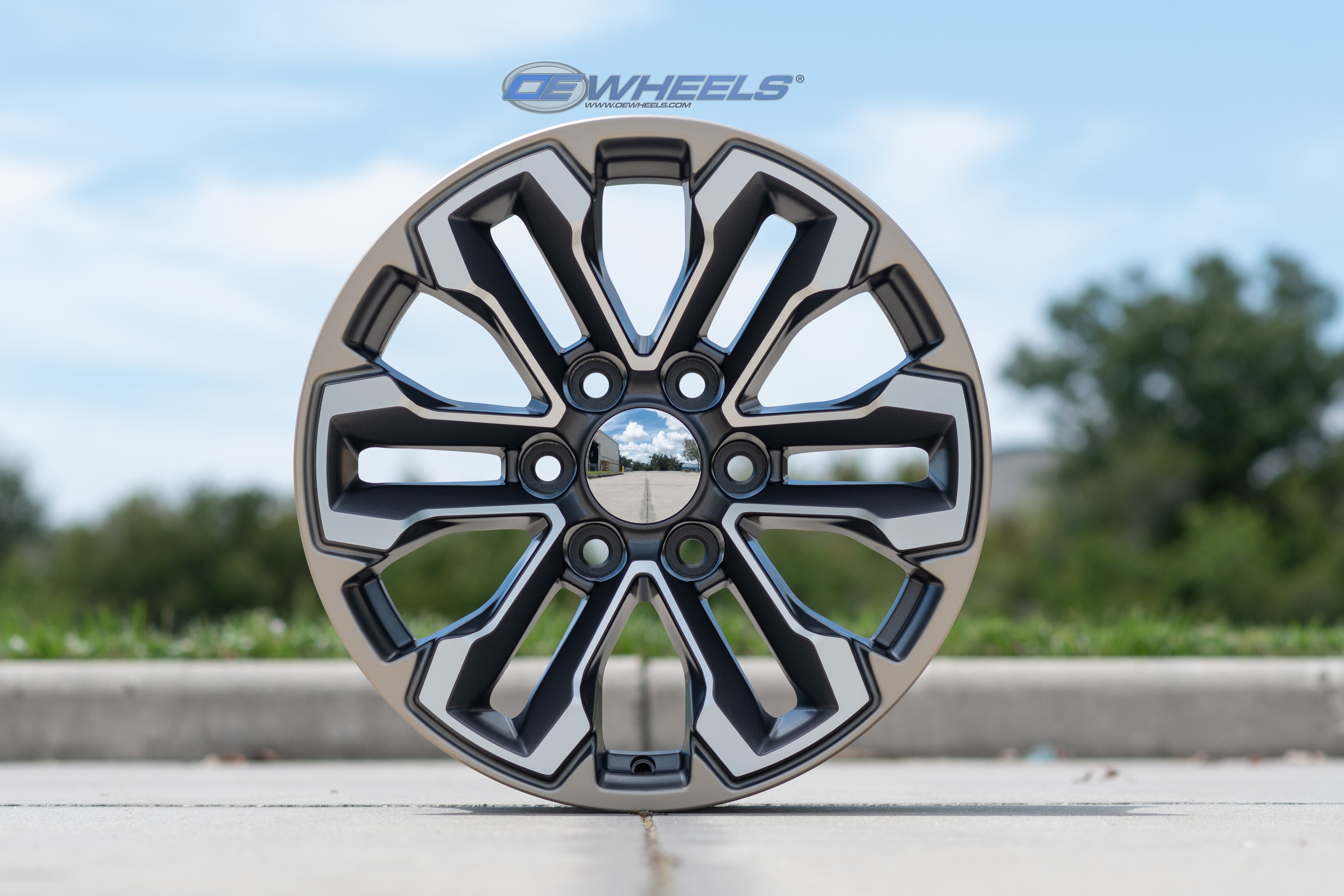 OE Wheels CV69-18085-6550-26MG1 18" Replica fits Chevrolet Silverado Gunmetal