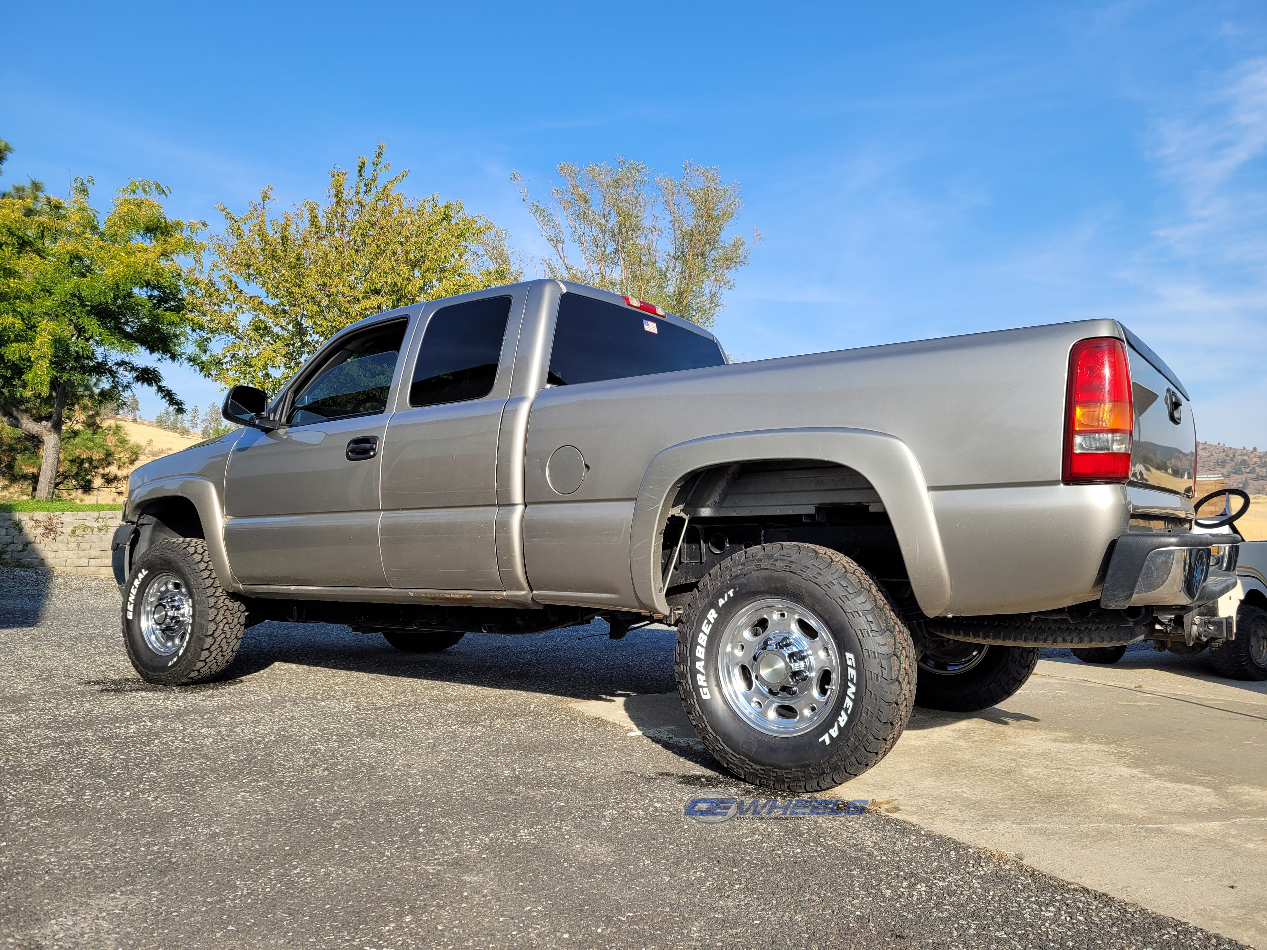 OE Wheels CV82-16065-8650-28P 16" Replica fits Chevrolet 8 Lug Suburban Polished