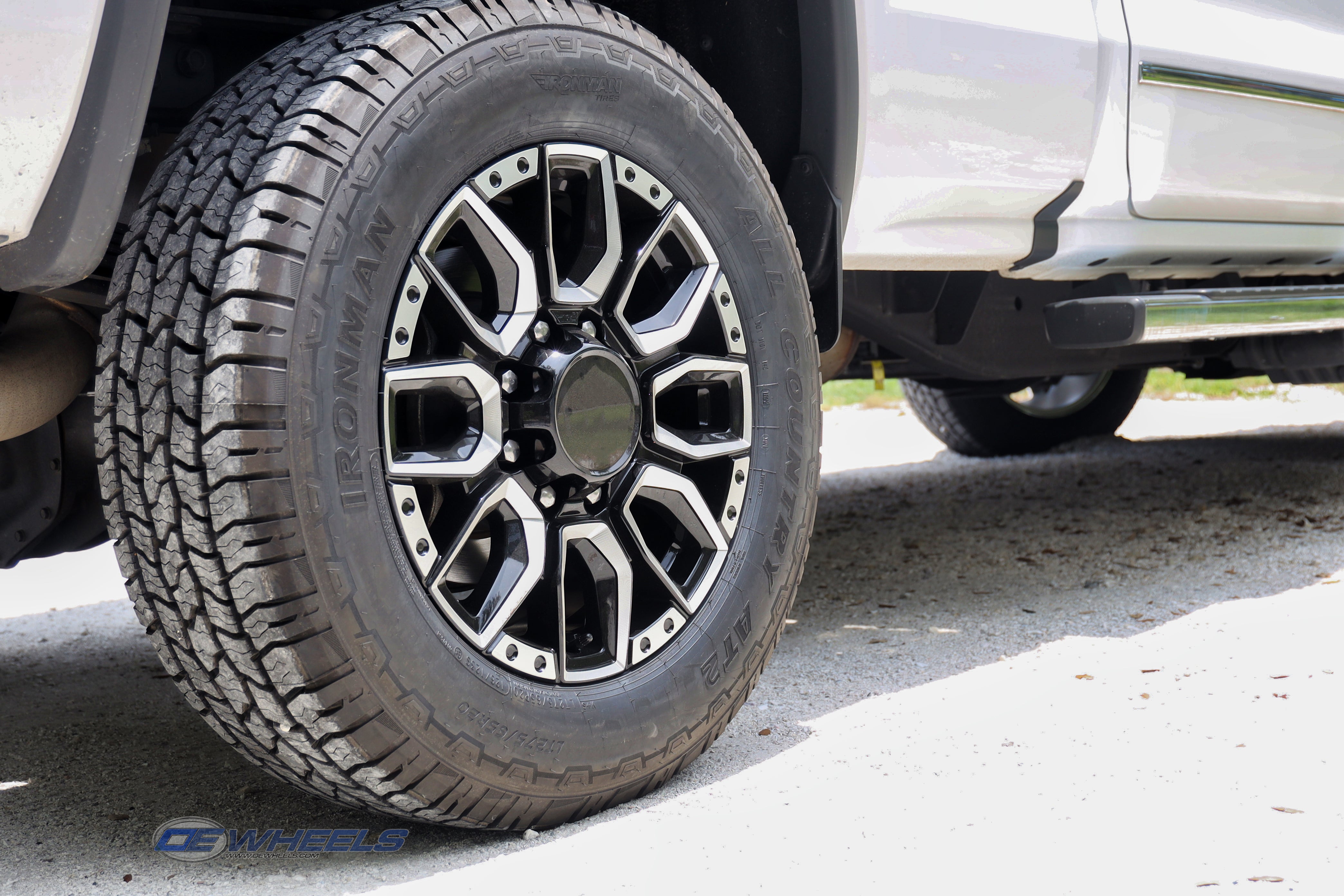 OE Wheels CV97B-20085-8180-47BM 20" Replica fits GMC Sierra 2500/3500 Black