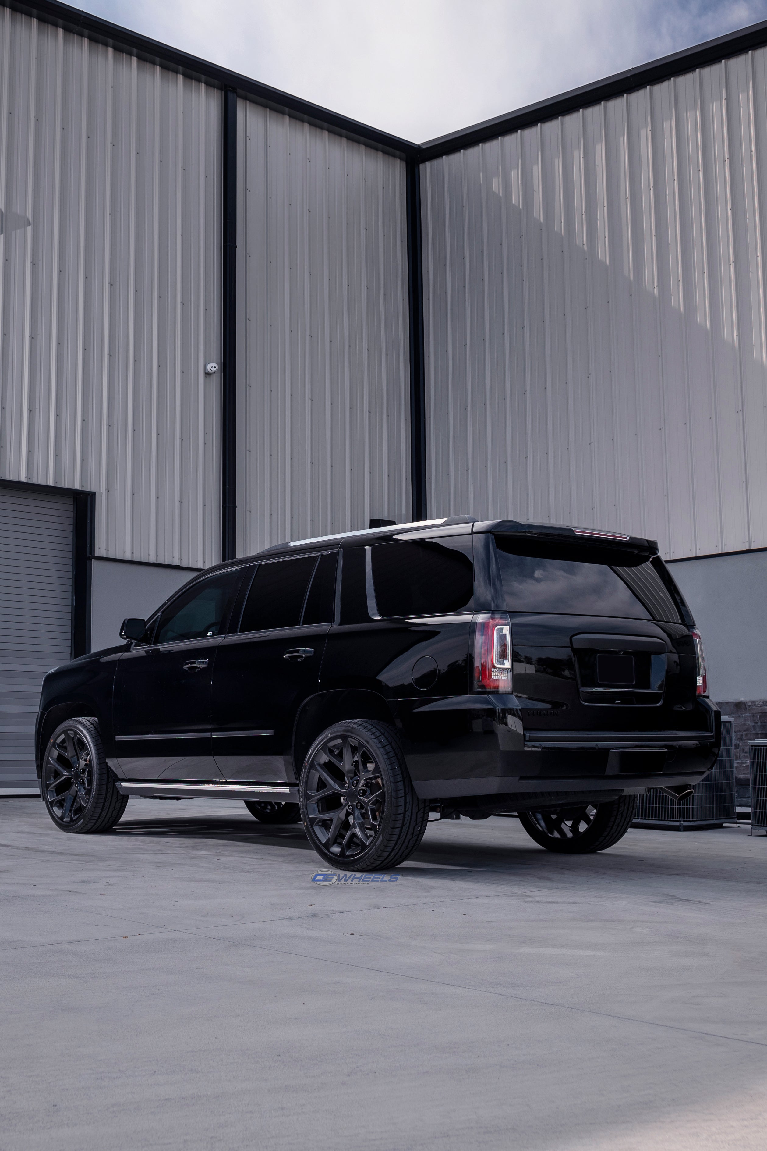 OE Wheels CV98B-24100-6550-24B 24" Replica fits Chevy Silverado Gloss Black