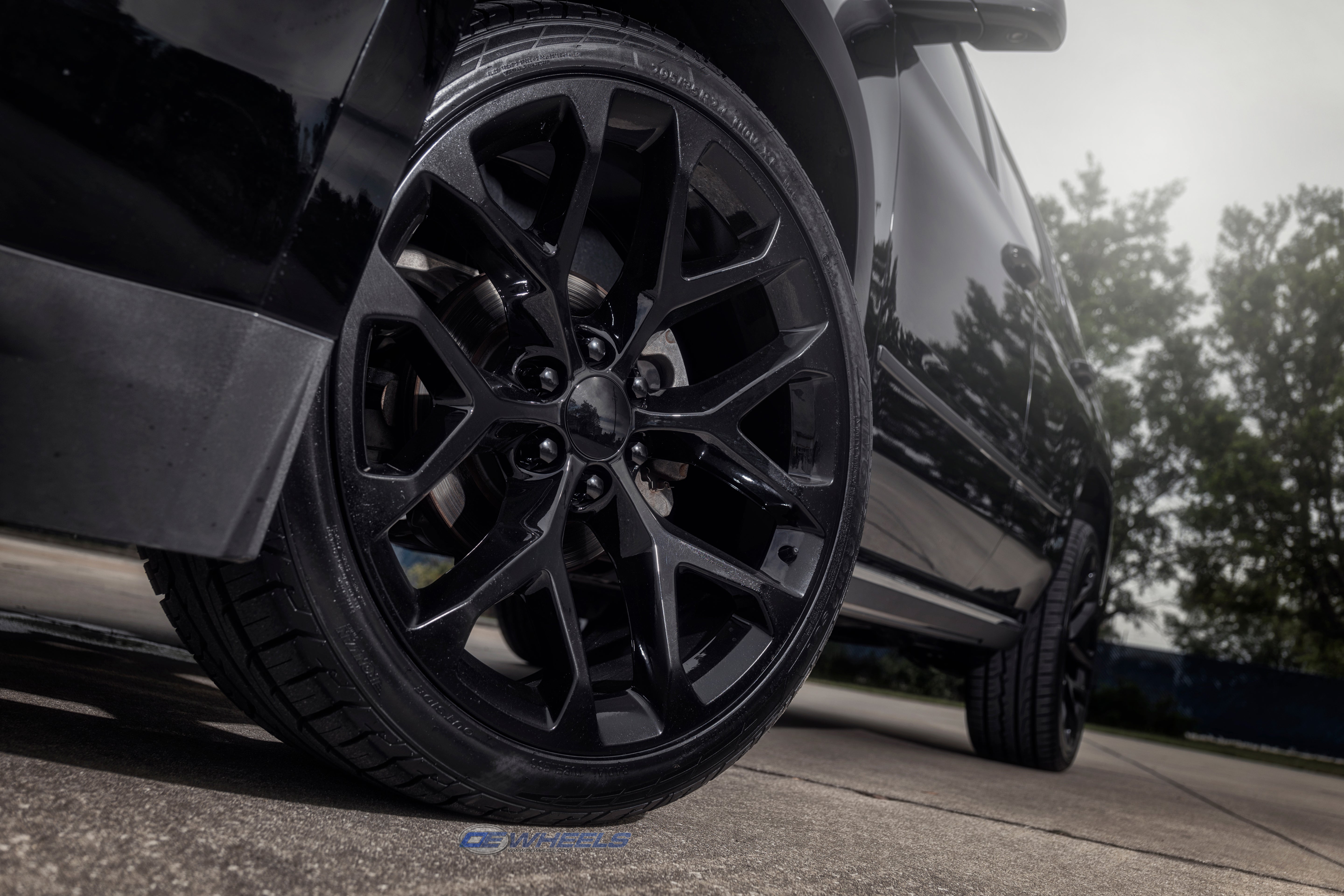 OE Wheels CV98B-24100-6550-24B 24" Replica fits Chevy Silverado Gloss Black