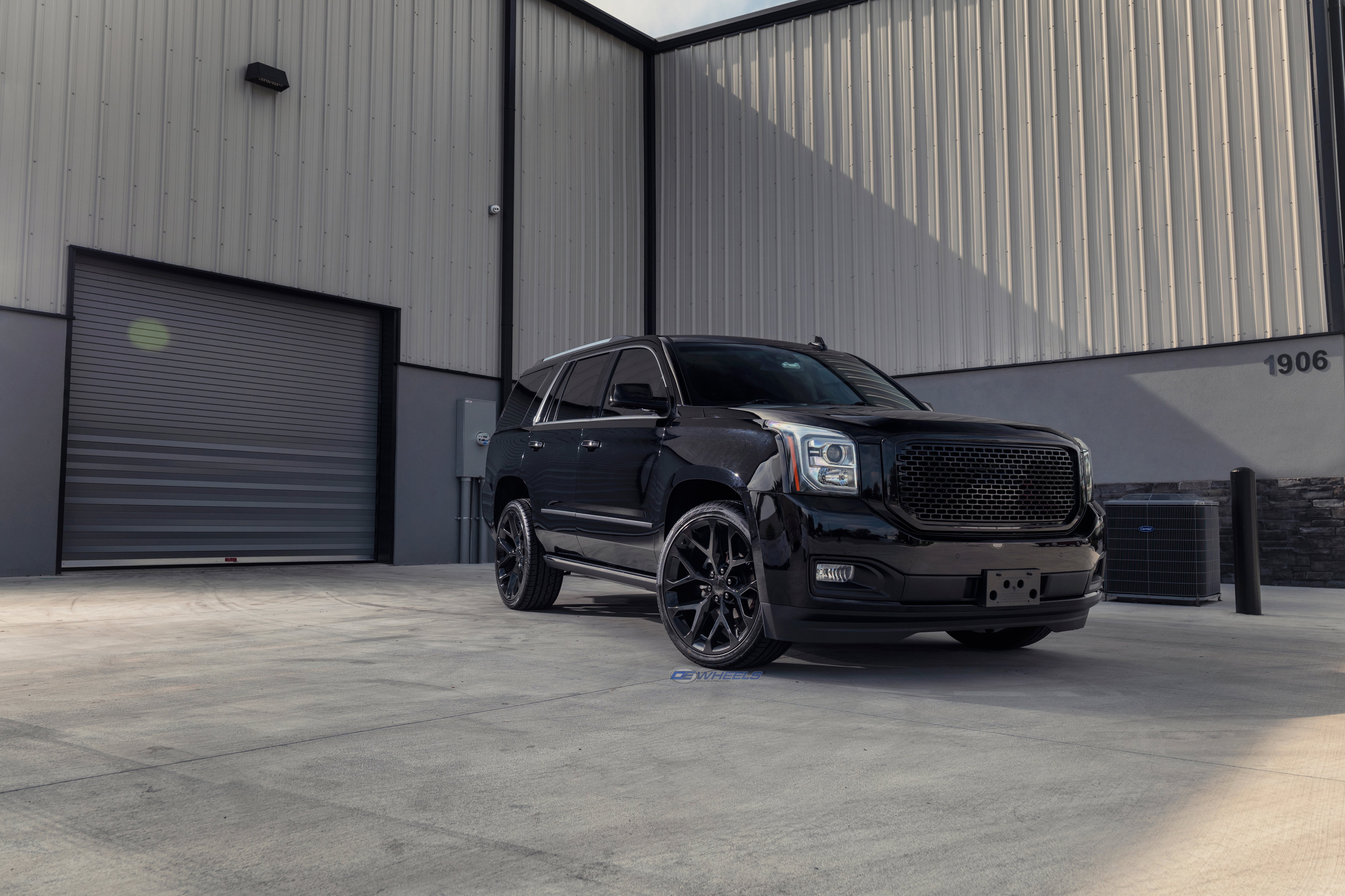 OE Wheels CV98B-24100-6550-24B 24" Replica fits Chevy Silverado Gloss Black