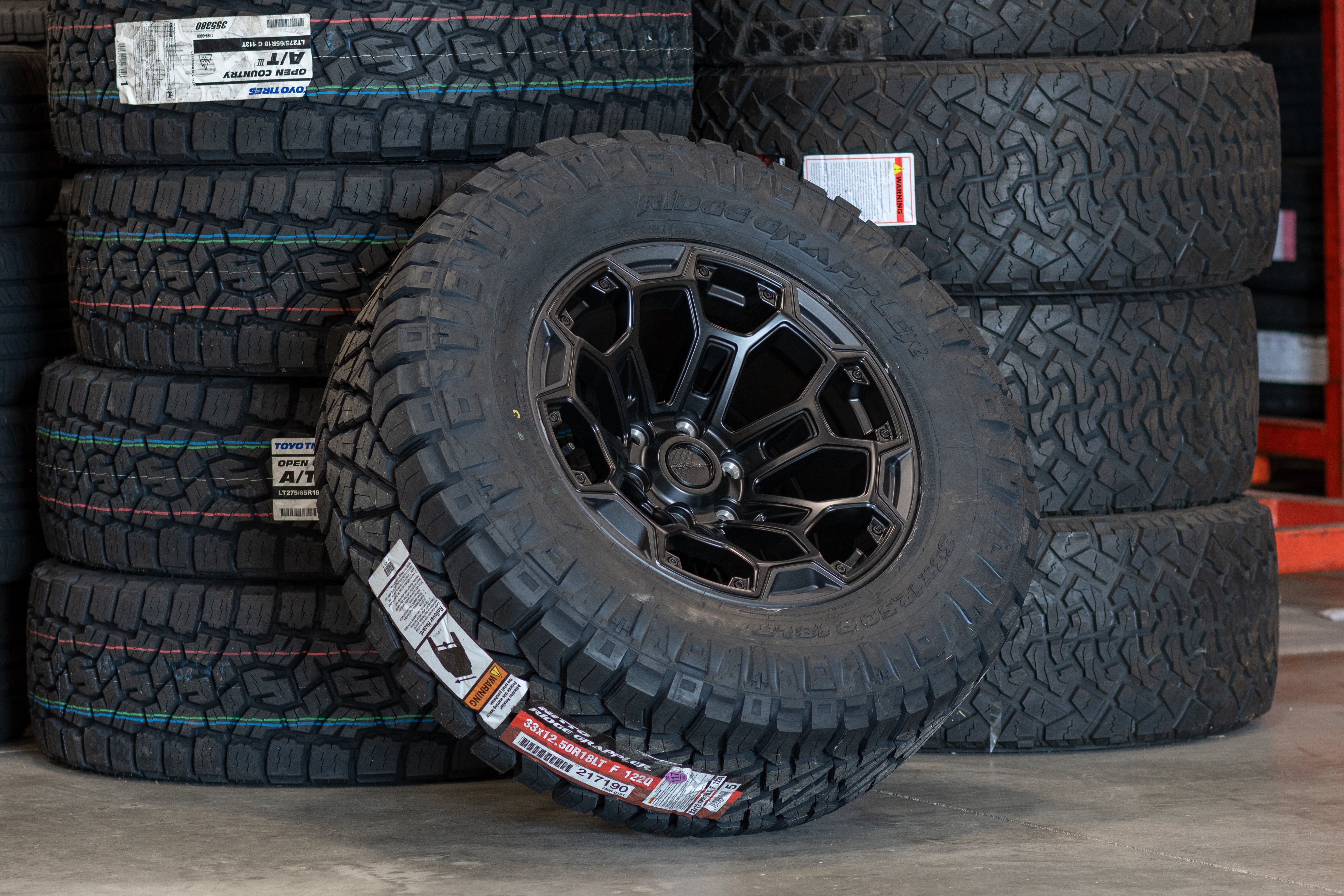 DEFIANT DF03-20090-6550-12B 20x9 6x5.5" -12et in Gloss Black