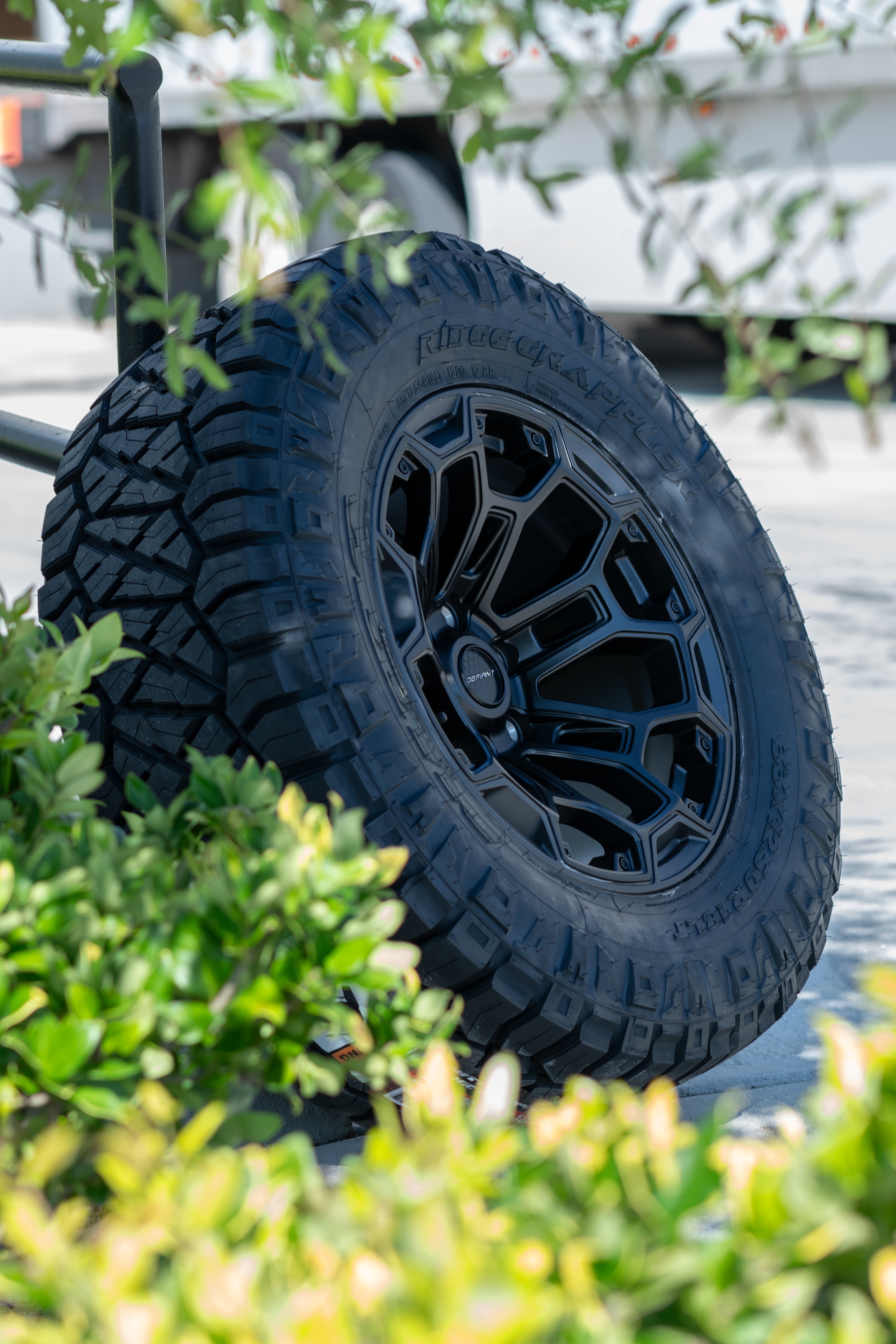 DEFIANT DF03-20090-6550-12B 20x9 6x5.5" -12et in Gloss Black