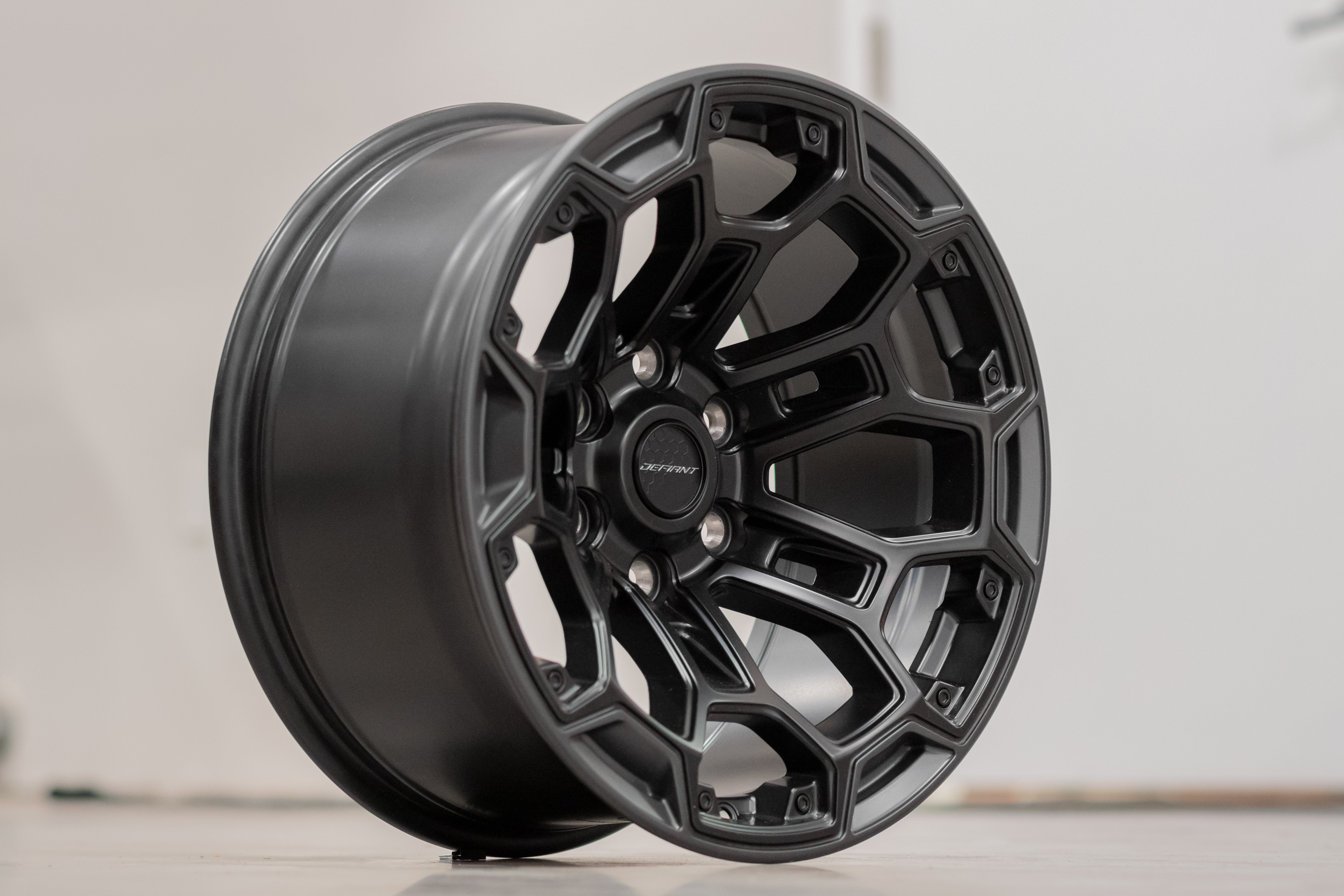 DEFIANT DF03-20090-6550-12B1G1 6x5.5" -12et in Satin Black w/ Satin Charcoal