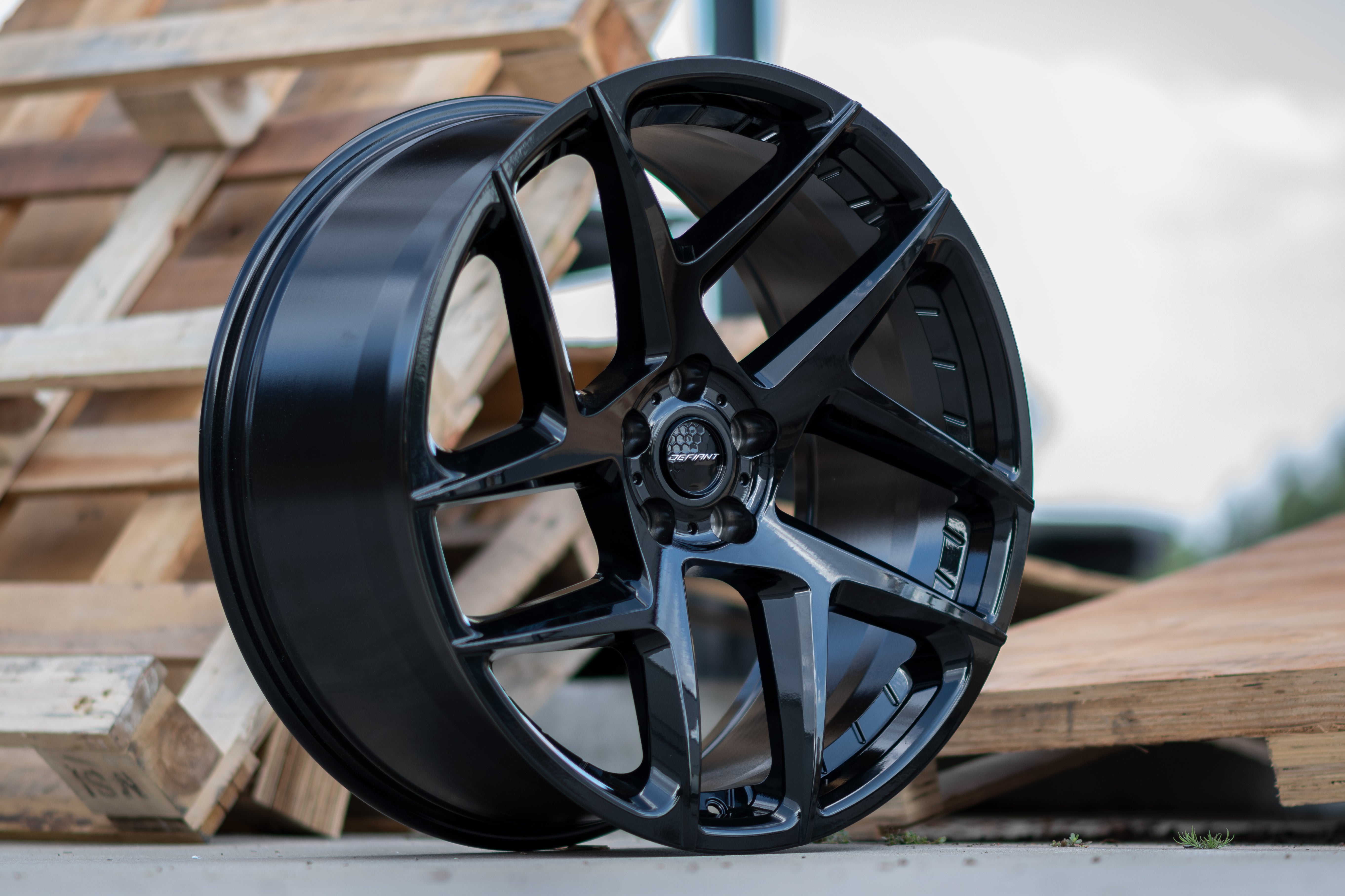 DEFIANT DF05-22100-5108-37B 22x10 5x108mm +37et in Gloss Black