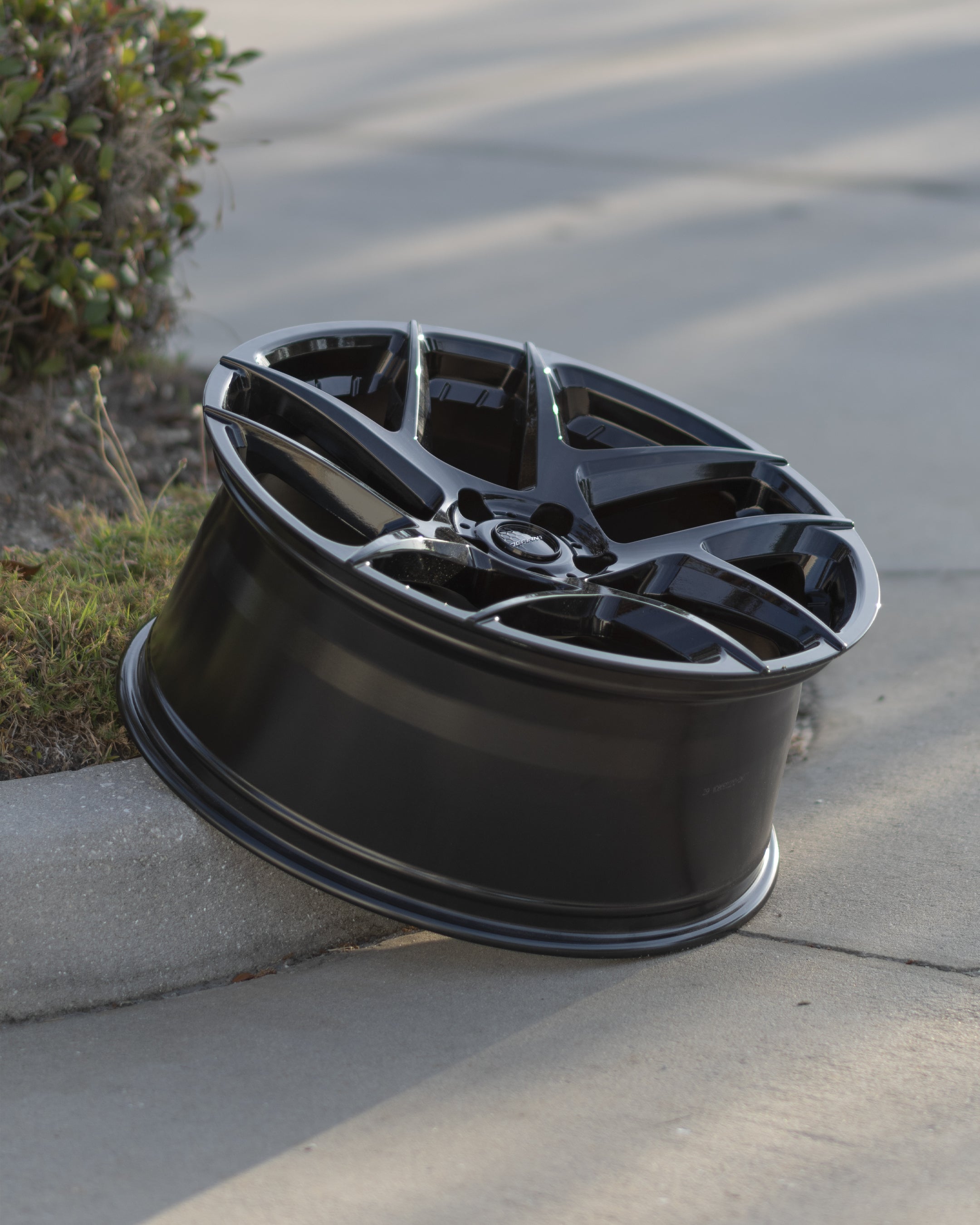 DEFIANT DF05-22100-5120-37B 22x10 5x120mm +37et in Gloss Black