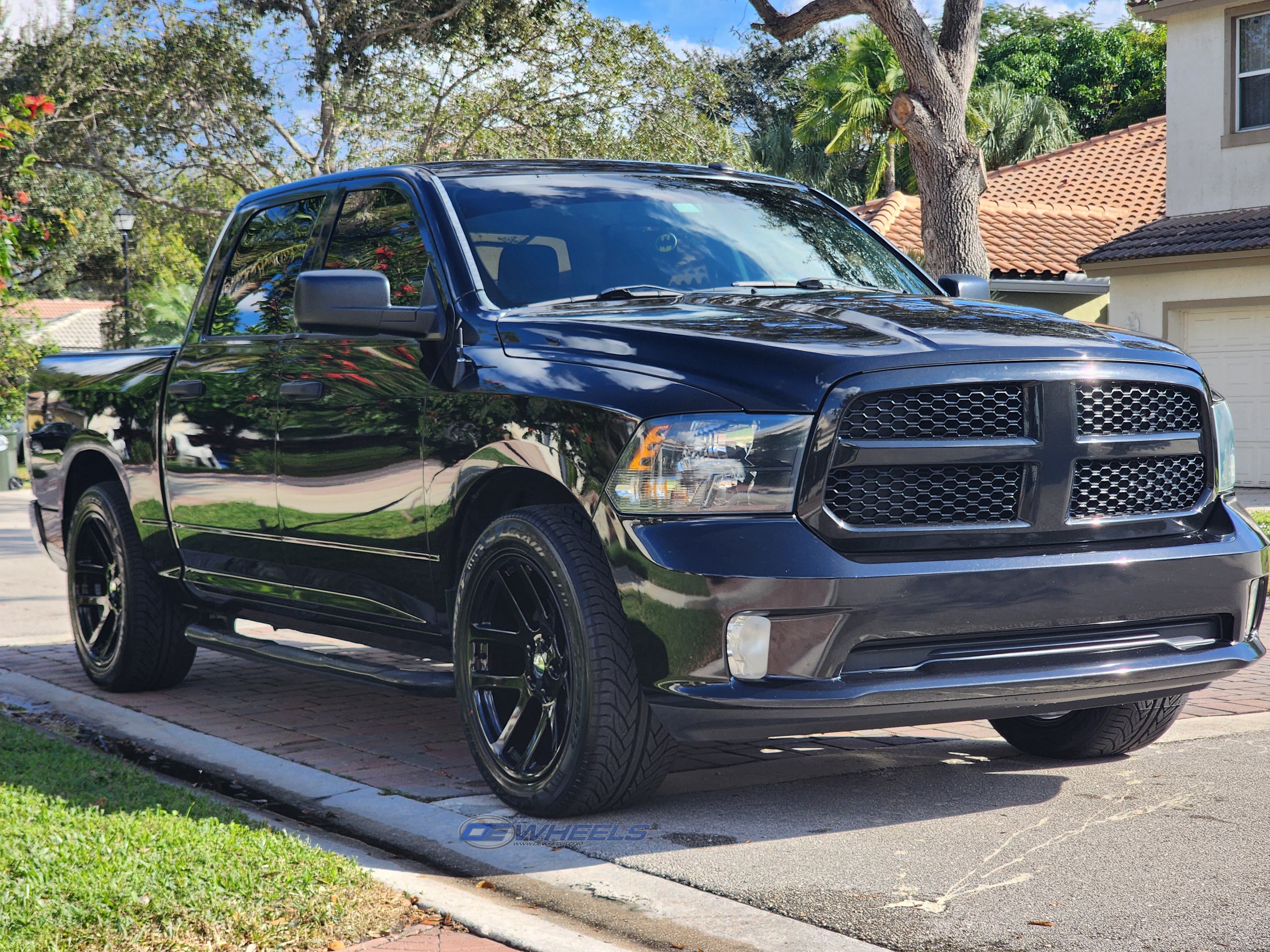 OE Wheels DG51-22100-5550-25B 22" Replica DG51 fits Dodge RAM 22x10 Black