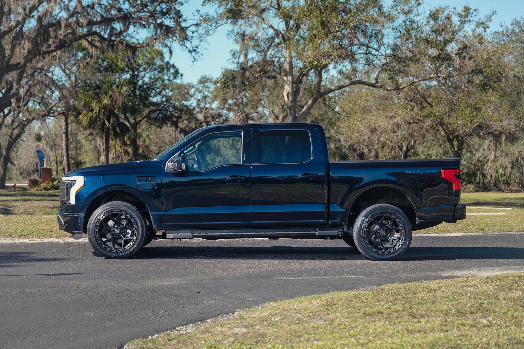 4PLAY 4P55-22100-6D55-18BBT Gen3 22x10 6x135mm & 6x5.5" -18et in Brushed Black