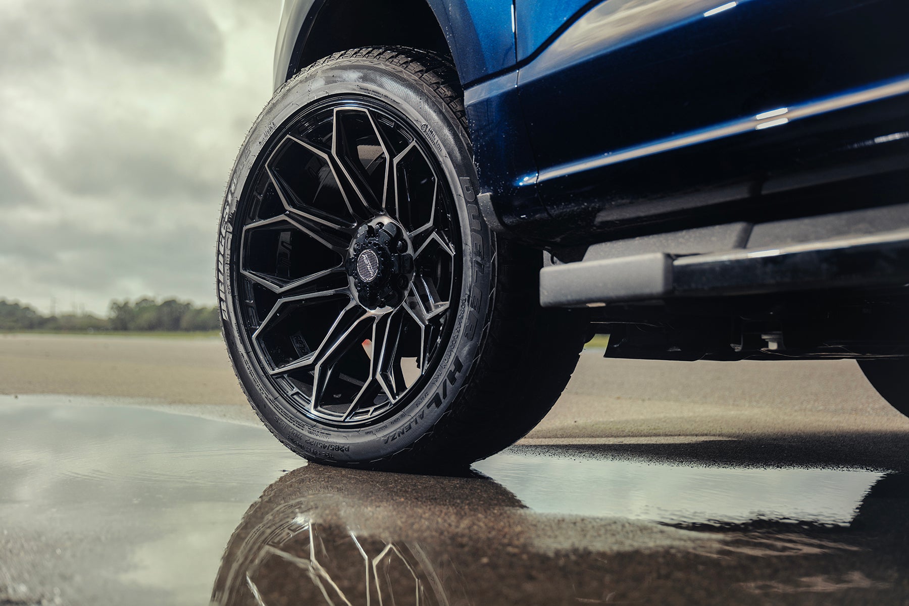 4PLAY 4P83-22100-6D55-18B Gen3 22x10 6x5.5 & 6x135mm -18et in Gloss Black