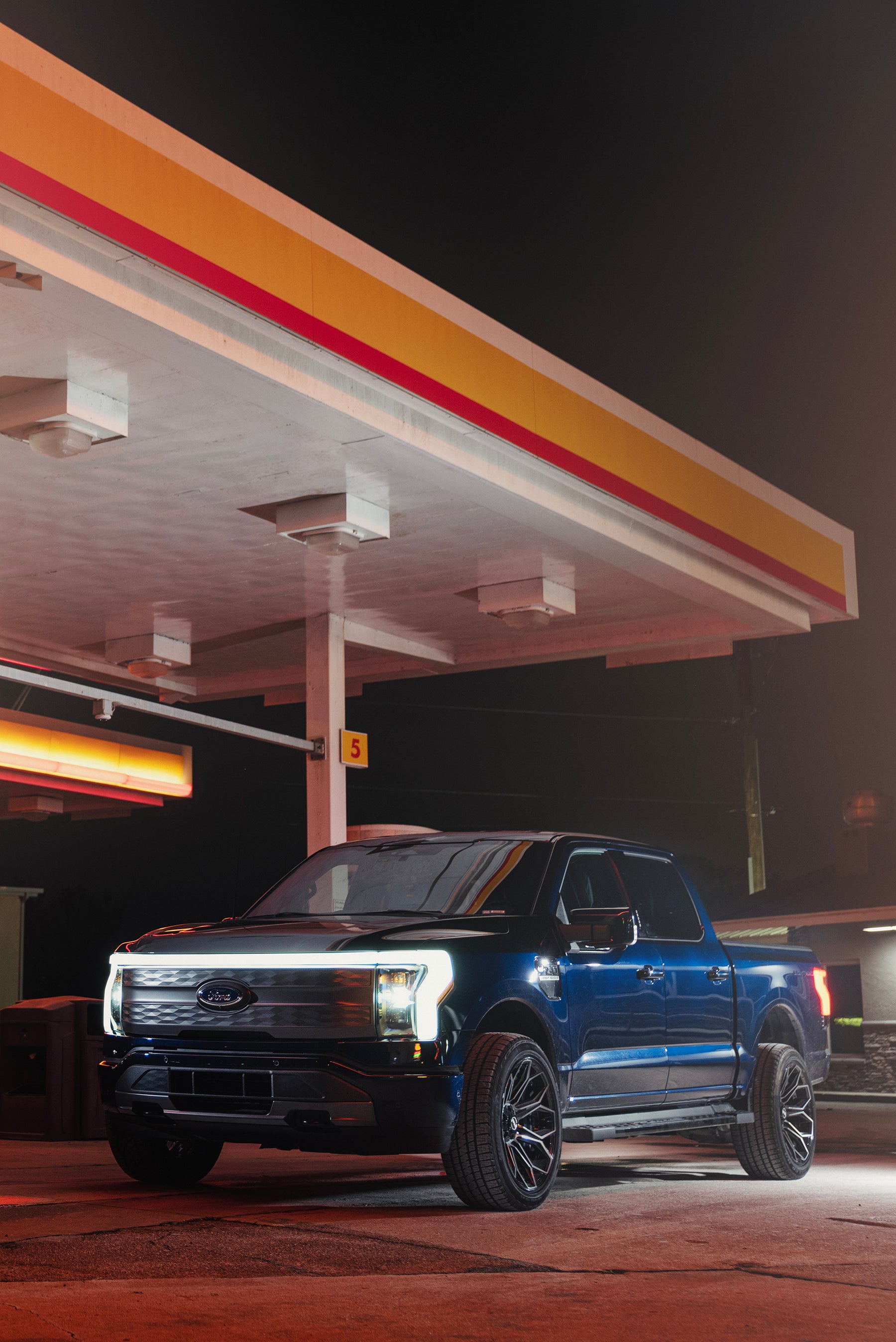 4PLAY 4P83-22100-6D55-18B Gen3 22x10 6x5.5 & 6x135mm -18et in Gloss Black
