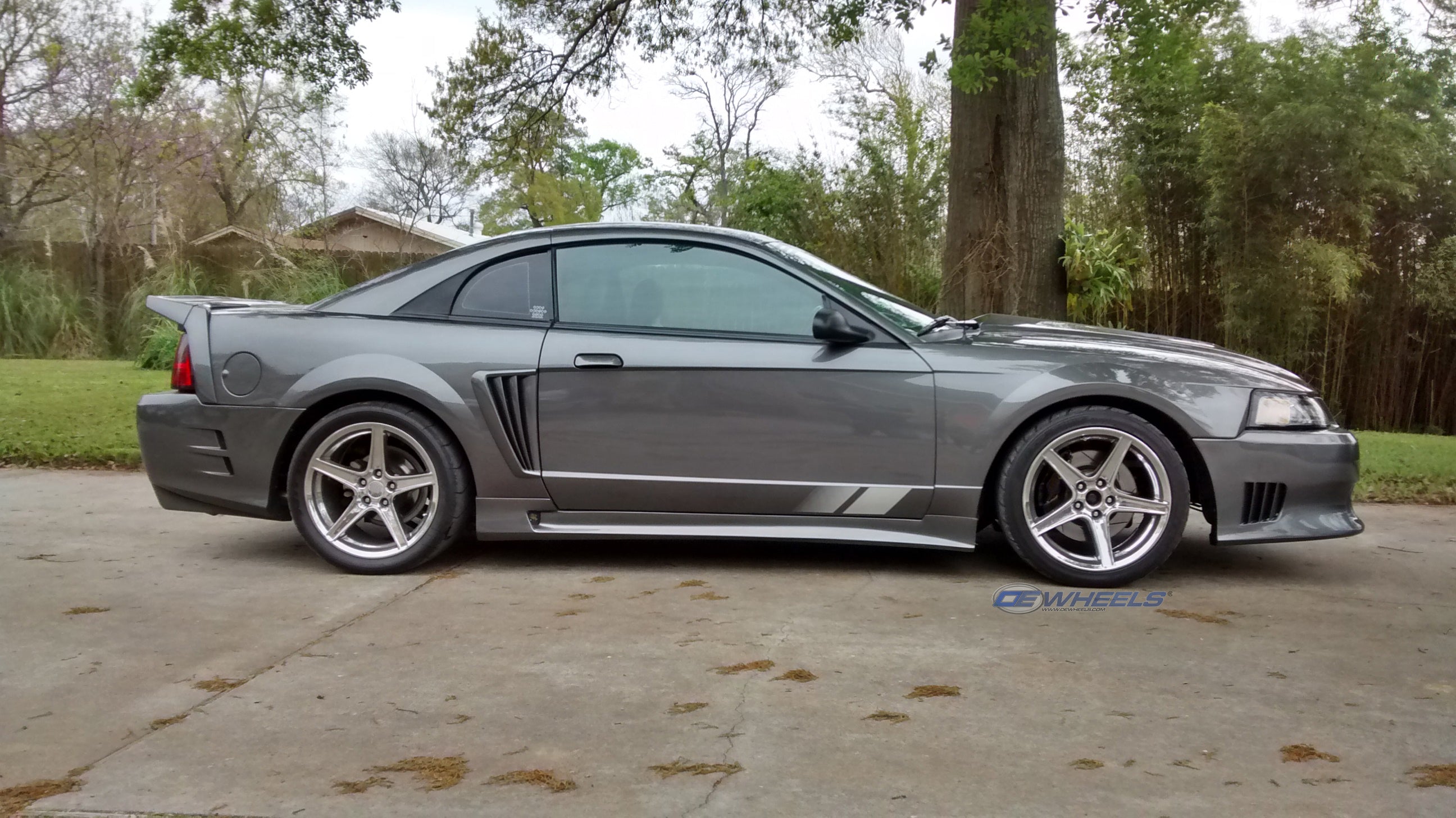 OE Wheels FR06B-18100-5450-22C 18" Replica FR06B fits Ford Mustang Saleen Chrome