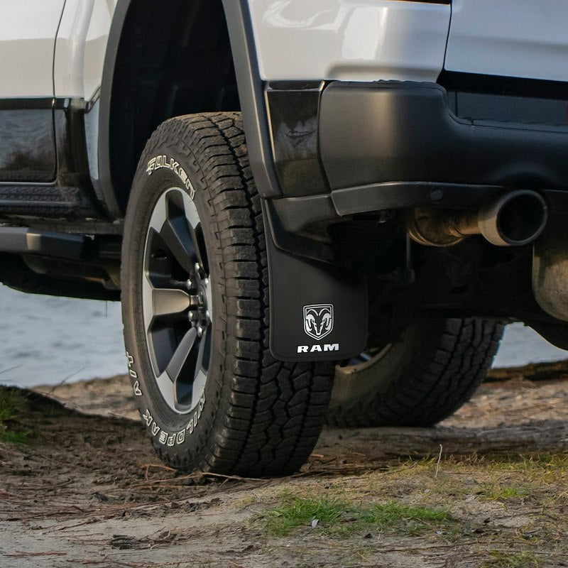 PLASTICOLOR 000490R01 fits RAM MUD GUARD